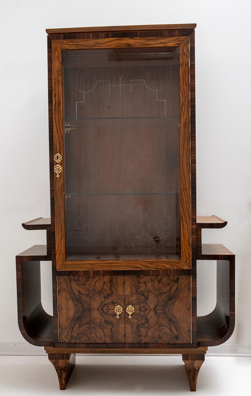 Art Deco Art Dèco Italian Walnut Vitrines or Bar Display Cabinet, 1925 For Sale