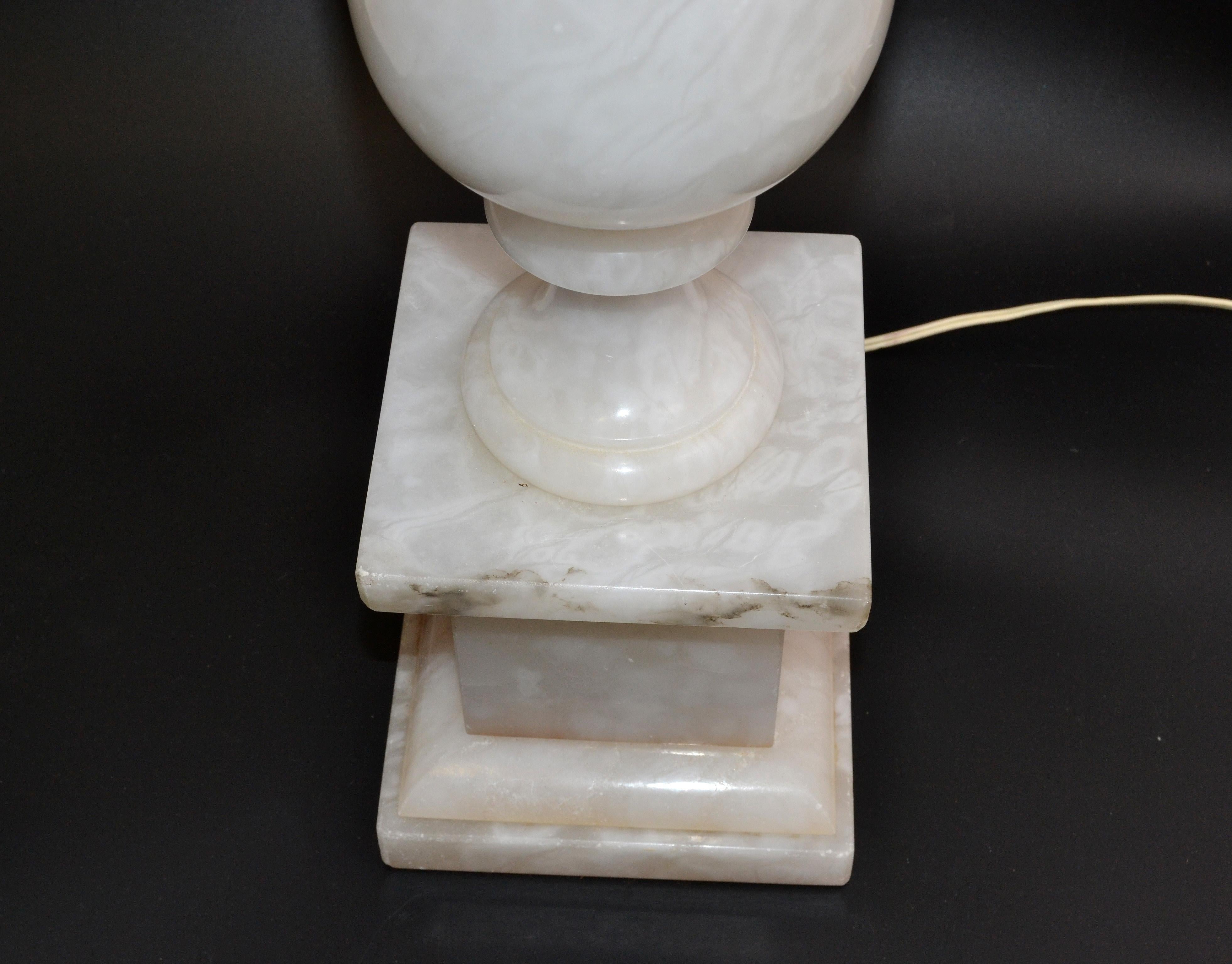 Art Deco Italian White Carrara Marble Hand Carved Table Lamp For Sale 2