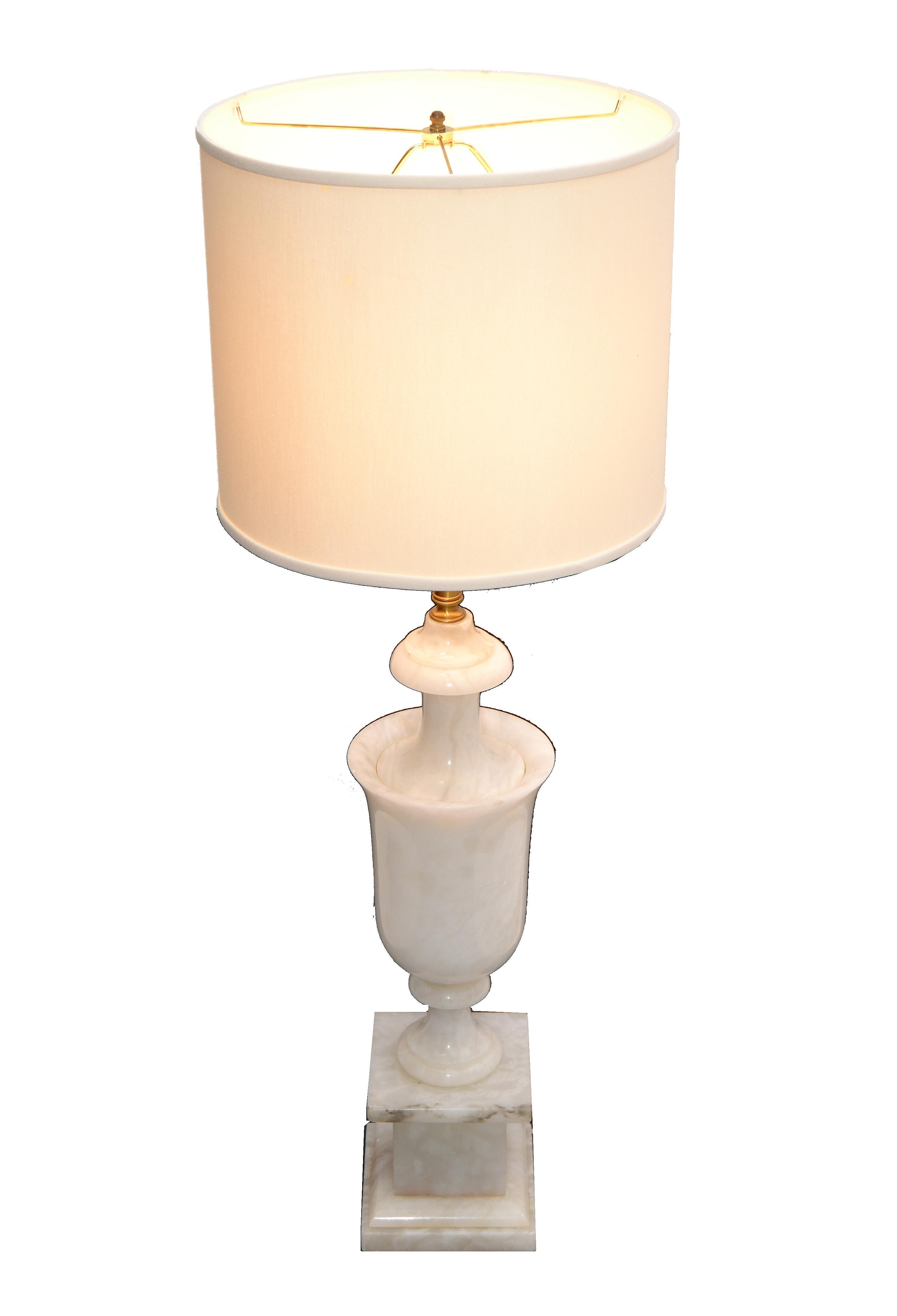 Mid-20th Century Art Deco Italian White Carrara Marble Hand Carved Table Lamp For Sale