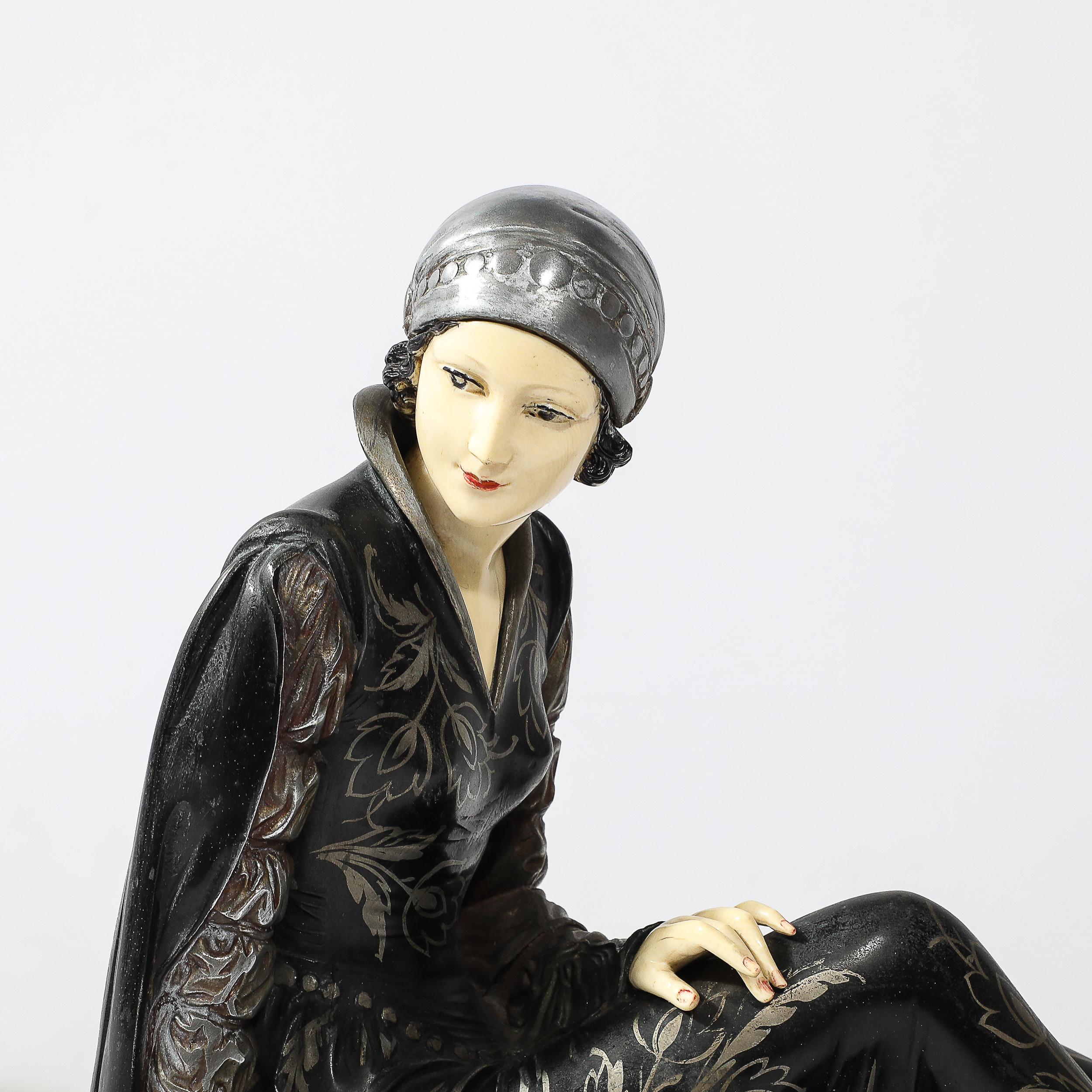 Art Déco Art Deco Ivorine, scultura di flapper reclinata in bronzo e marmo dopo Chiparus in vendita