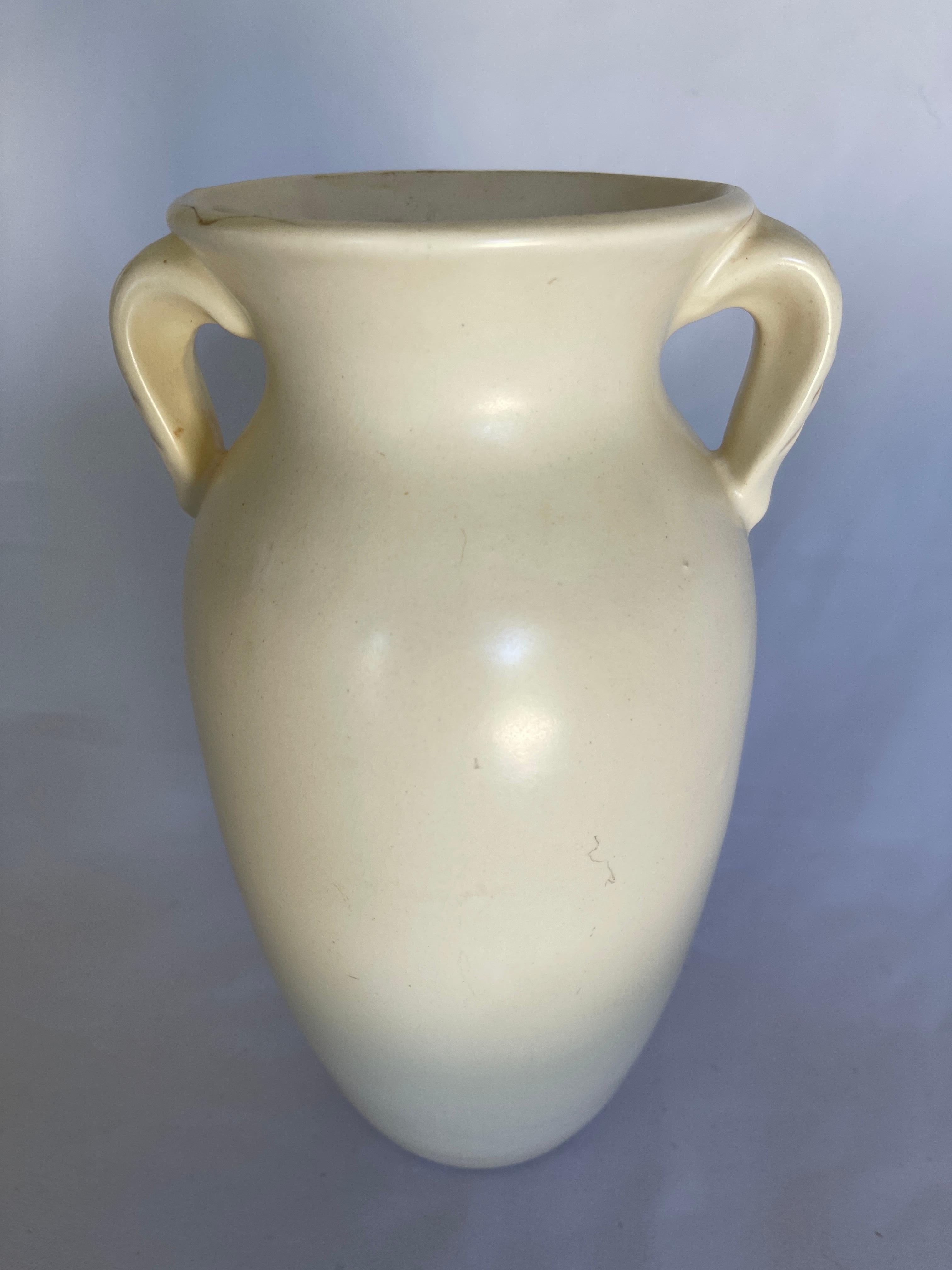 Art Deco Ivory Pottery Vase by Red Wing For Sale 2