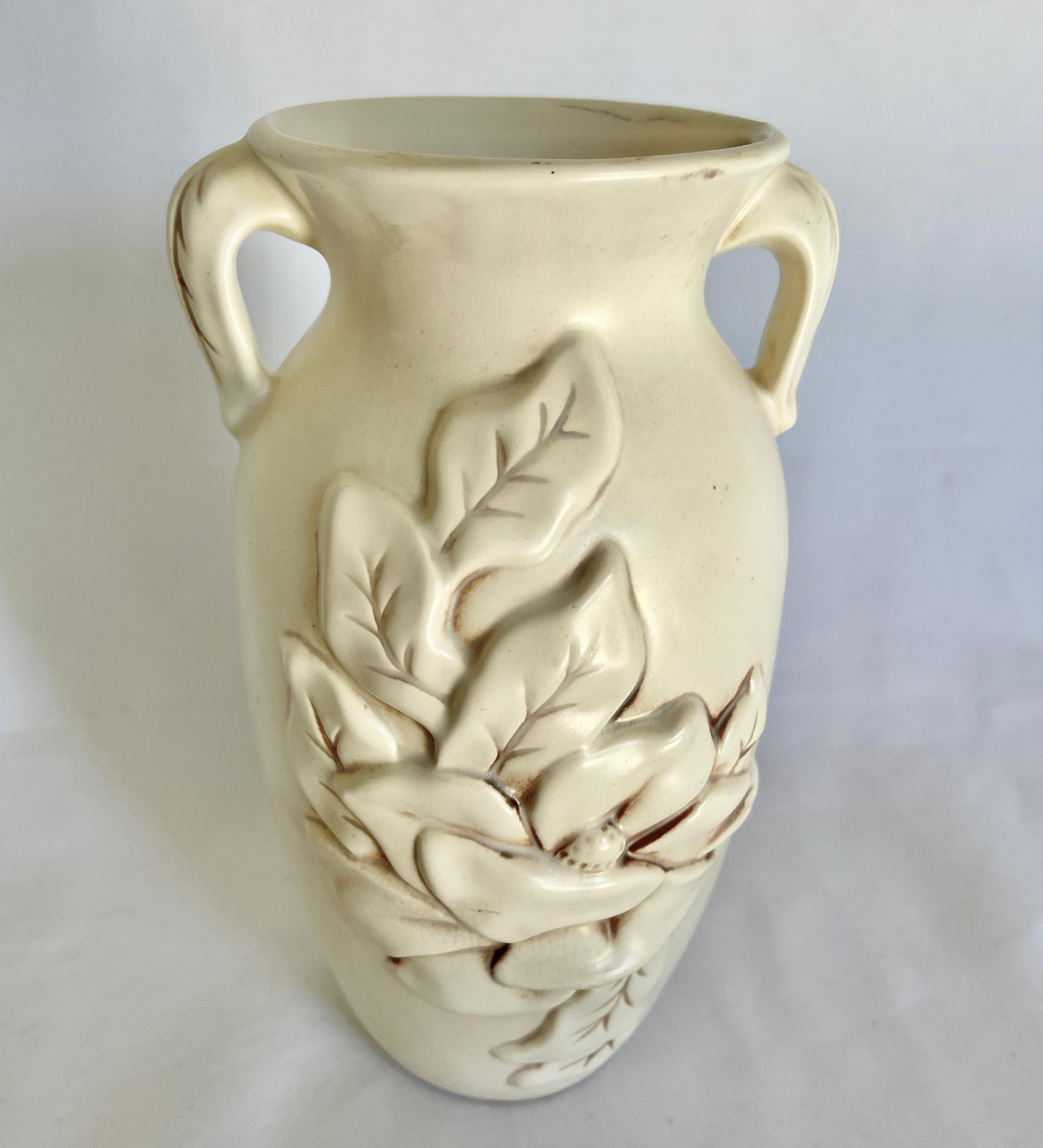 Art Deco Ivory Pottery Vase by Red Wing For Sale 2