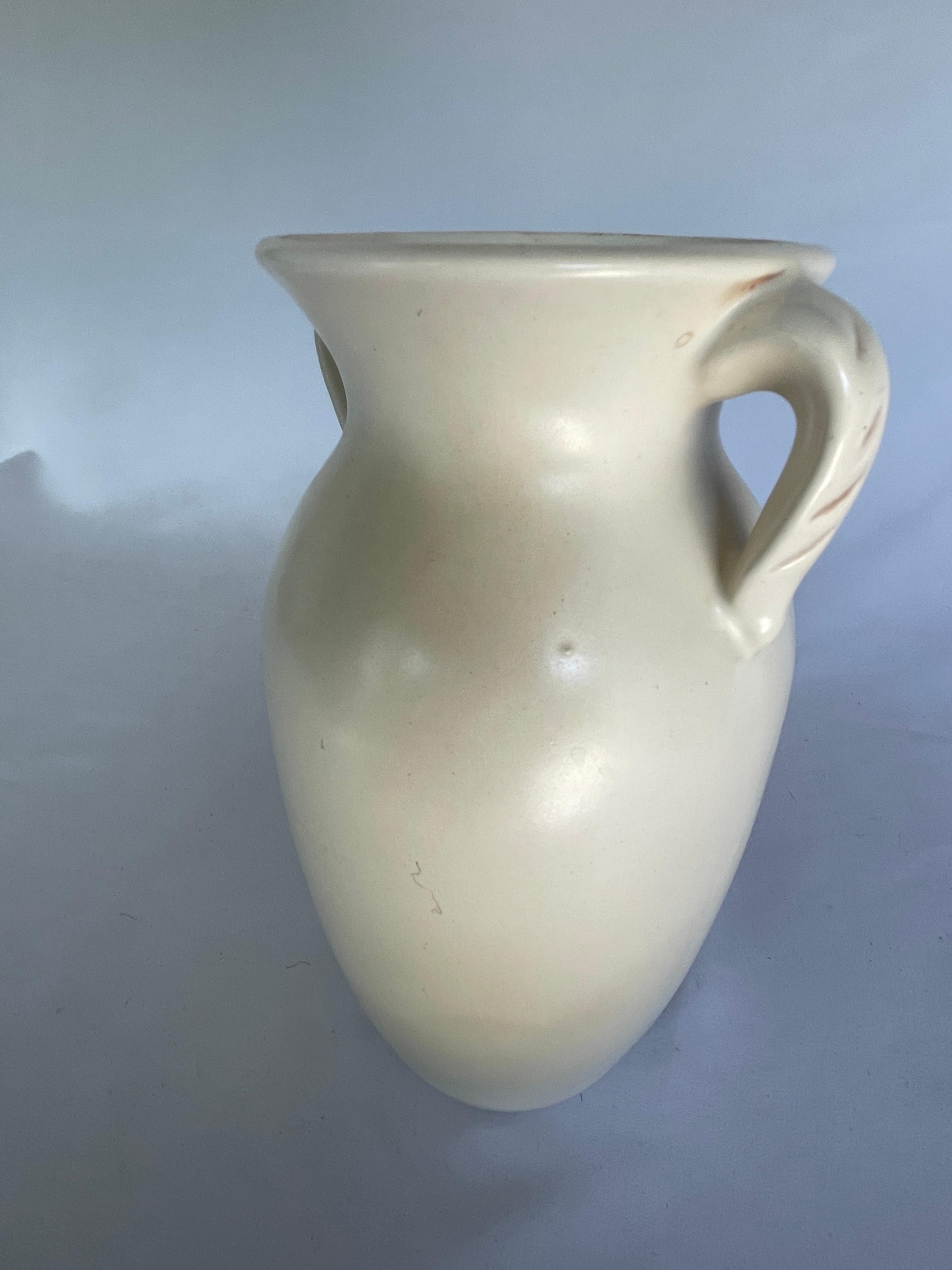 20th Century Art Deco Ivory Pottery Vase by Red Wing For Sale