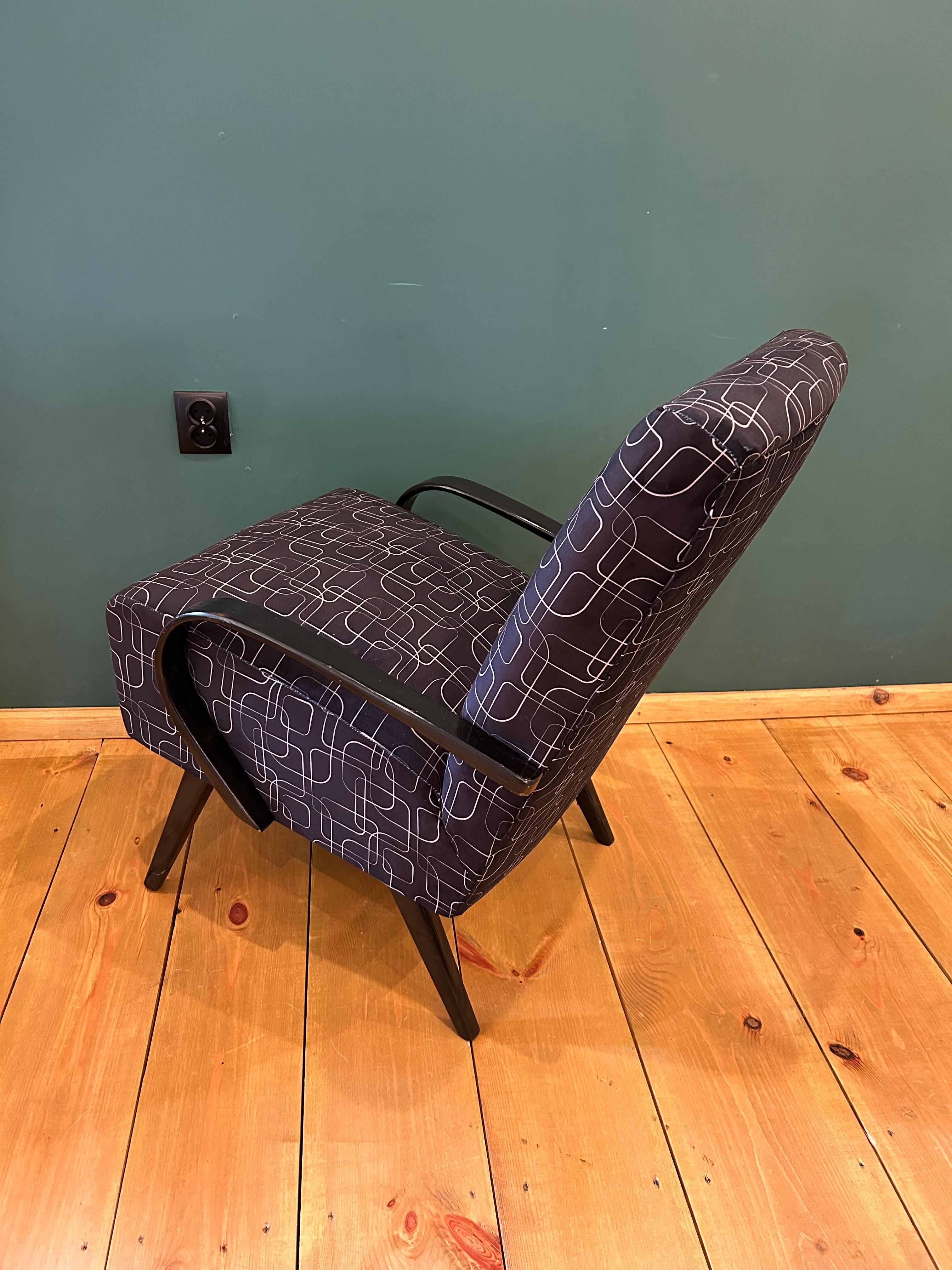 Sillón Art Decó J. Halabala Nogal en venta