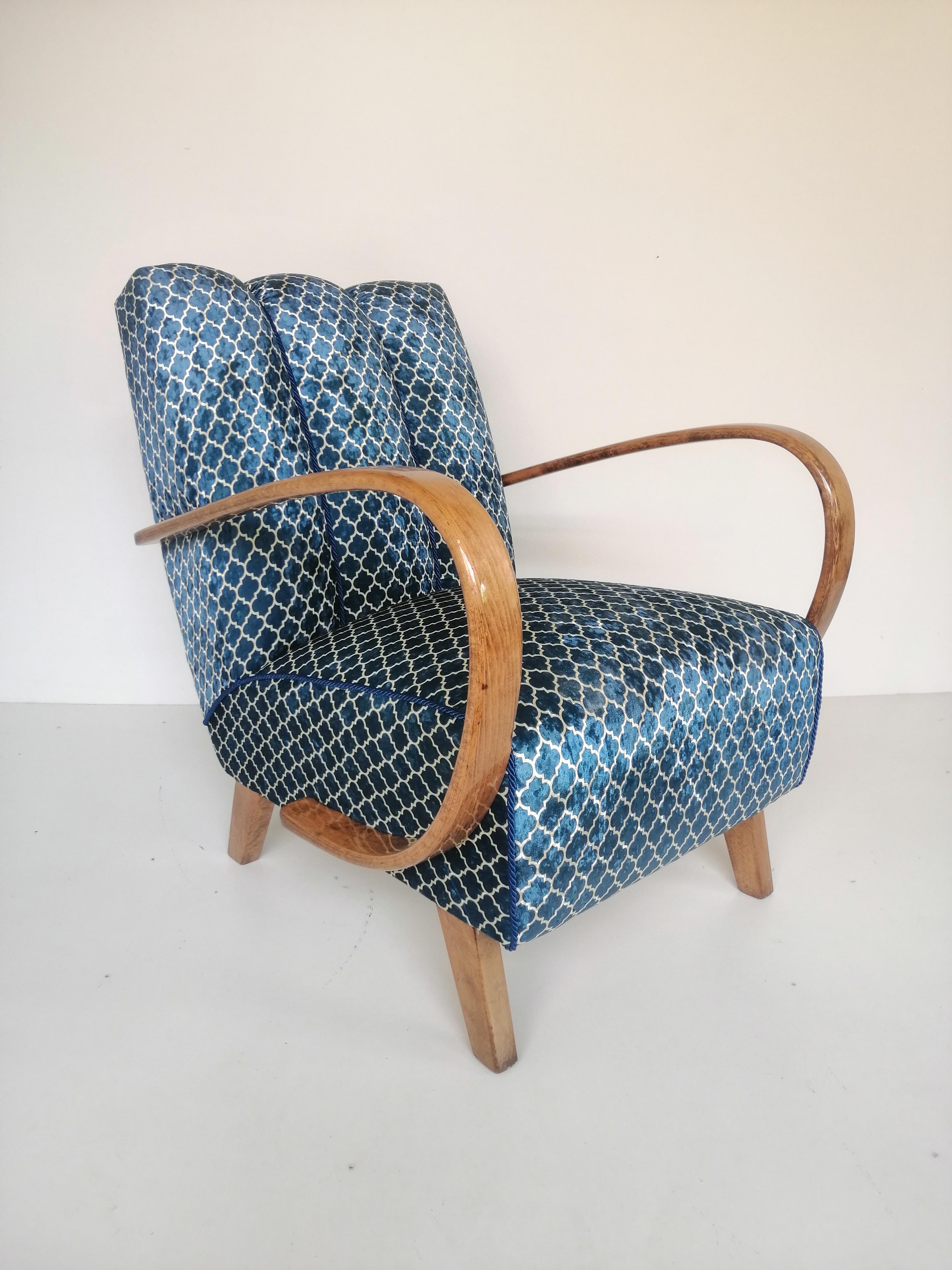Art Deco armchair from 1940, Czech Republic.
Designed by a famous Czech designer Jindrich Halabala, (a Czech designer ranked among the most outstanding creators of the modern period. The peak of his career fell on the 1930s and 1940s when he worked
