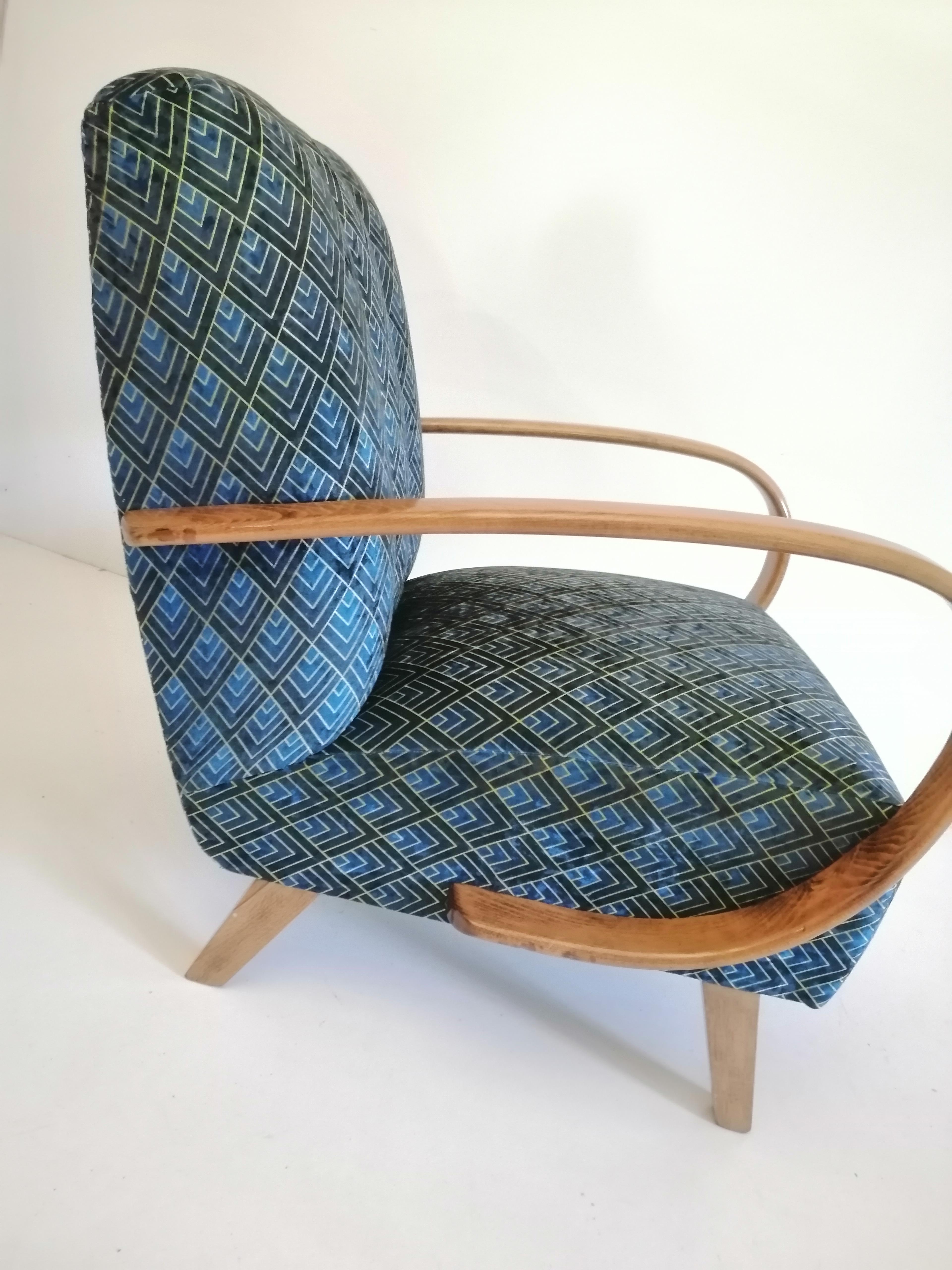 Art Deco J. Halabala Armchair from 1940 In Good Condition For Sale In Kraków, Małopolska