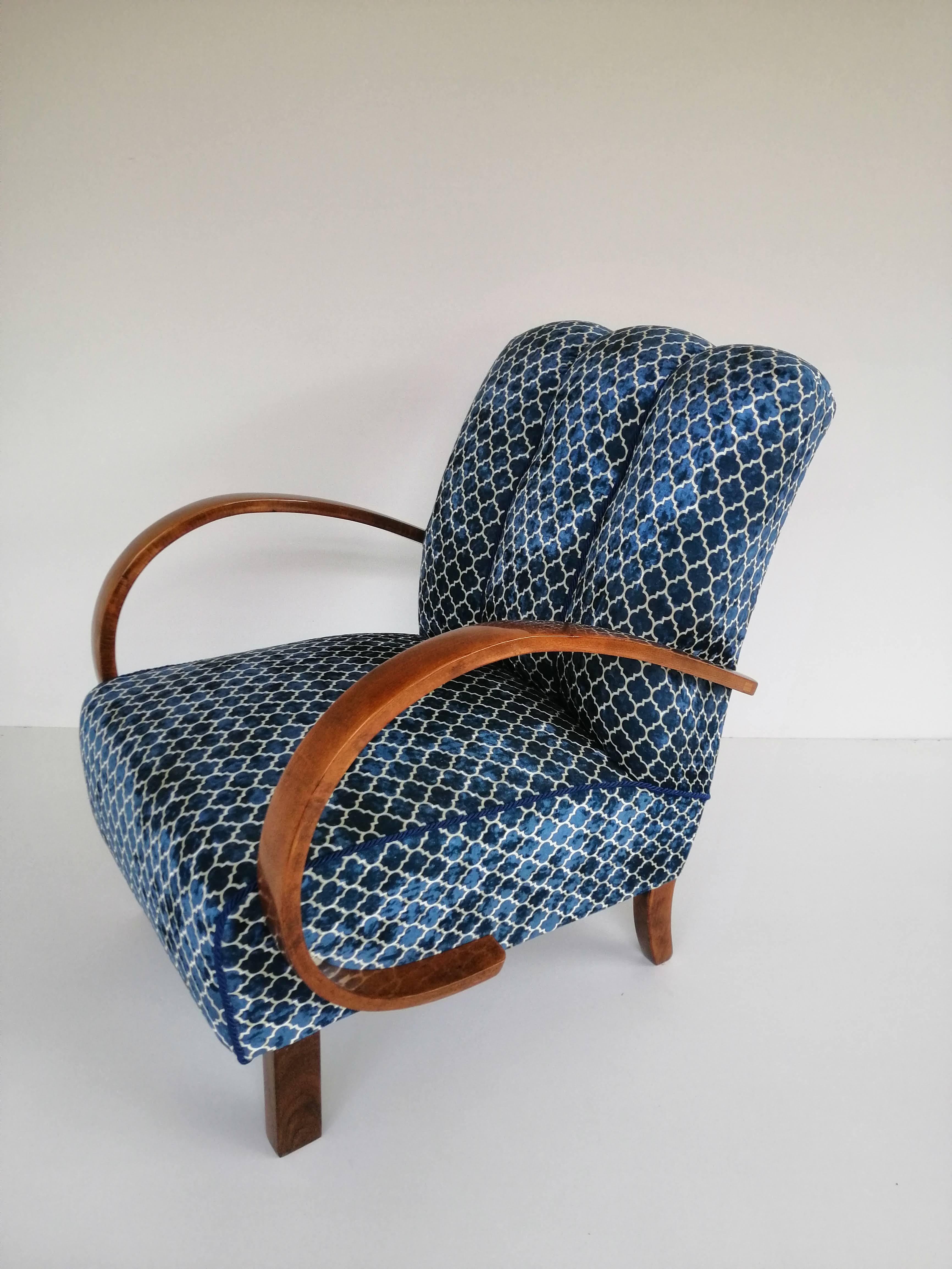 Sillón Art Decó J. Halabala . Nogal en venta
