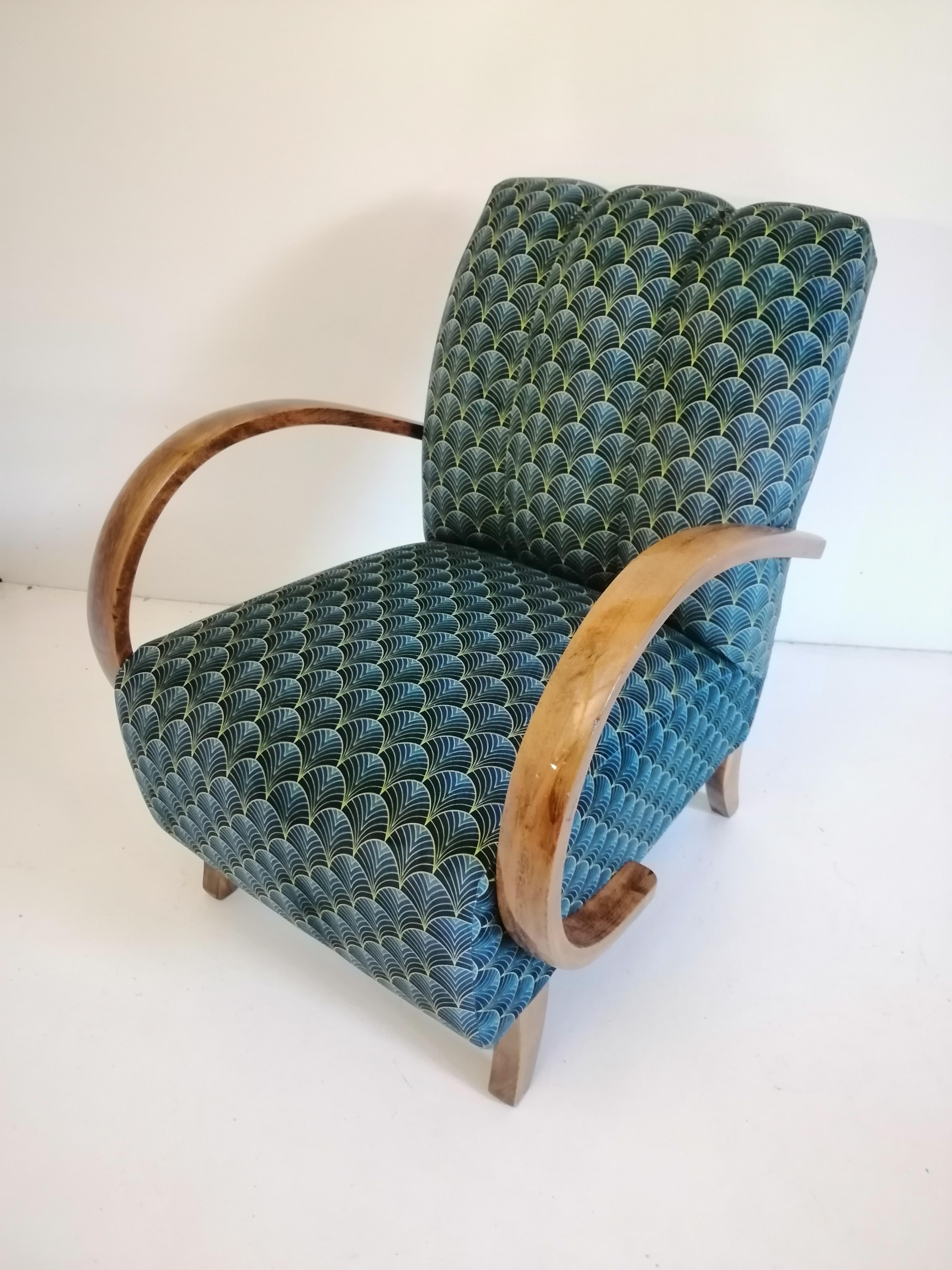 Sillón Art Déco J. Halabala de 1940 Nogal en venta