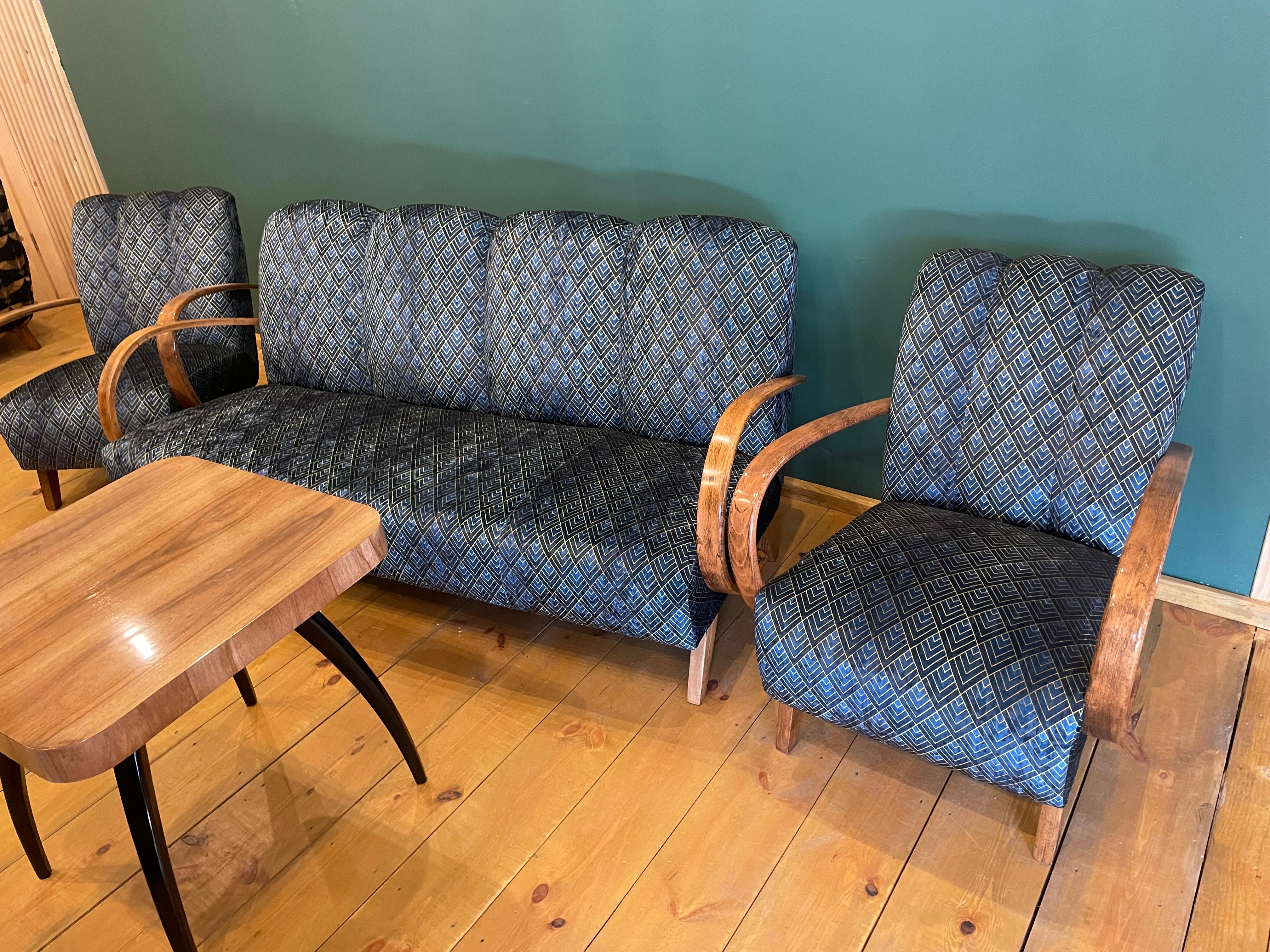 Art Deco J. Halabala Set 2 Stühle Tisch mit Sofa (Walnuss) im Angebot