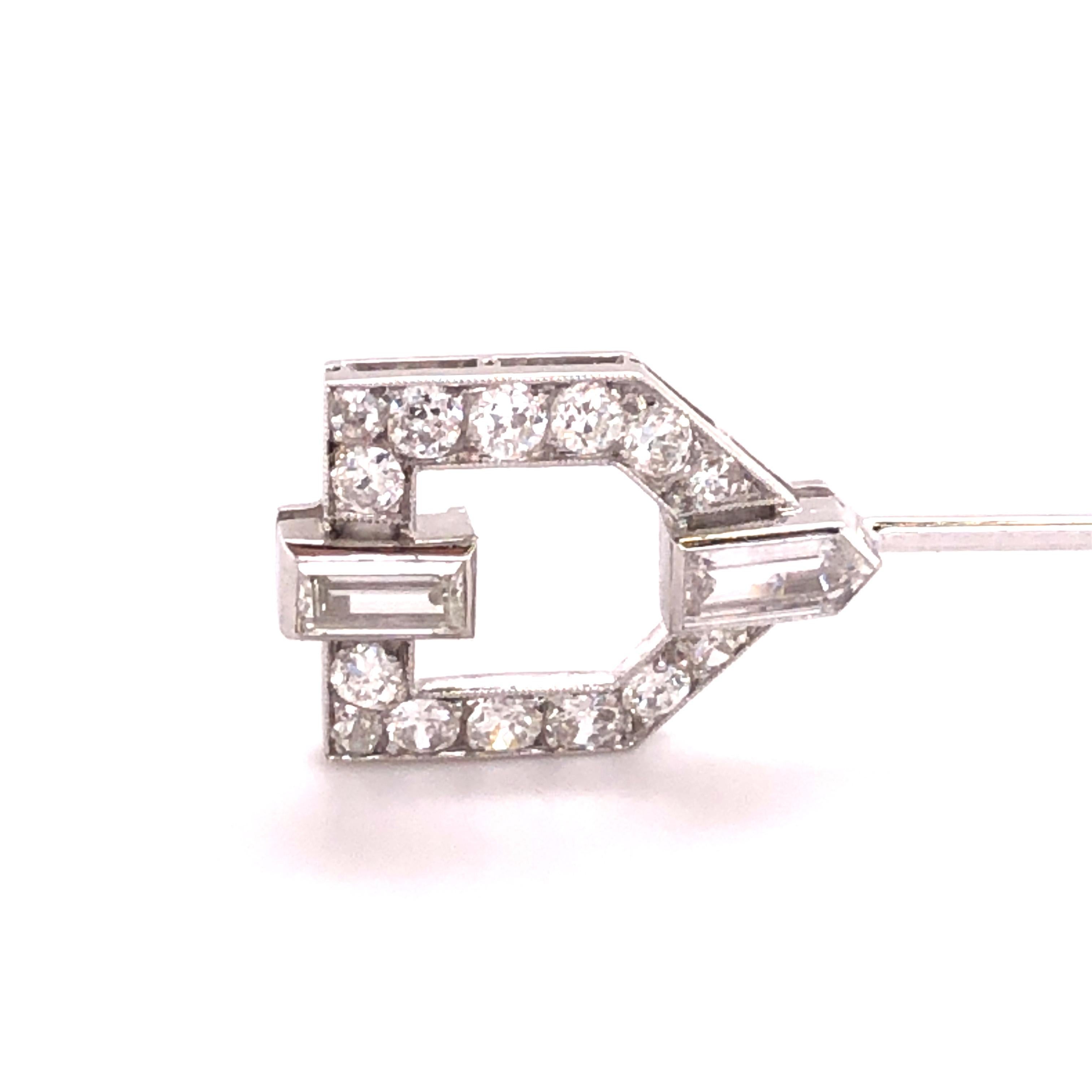 Art Deco Jabot Pin with Diamonds in Platinum and 18 Karat White Gold (Baguetteschliff)
