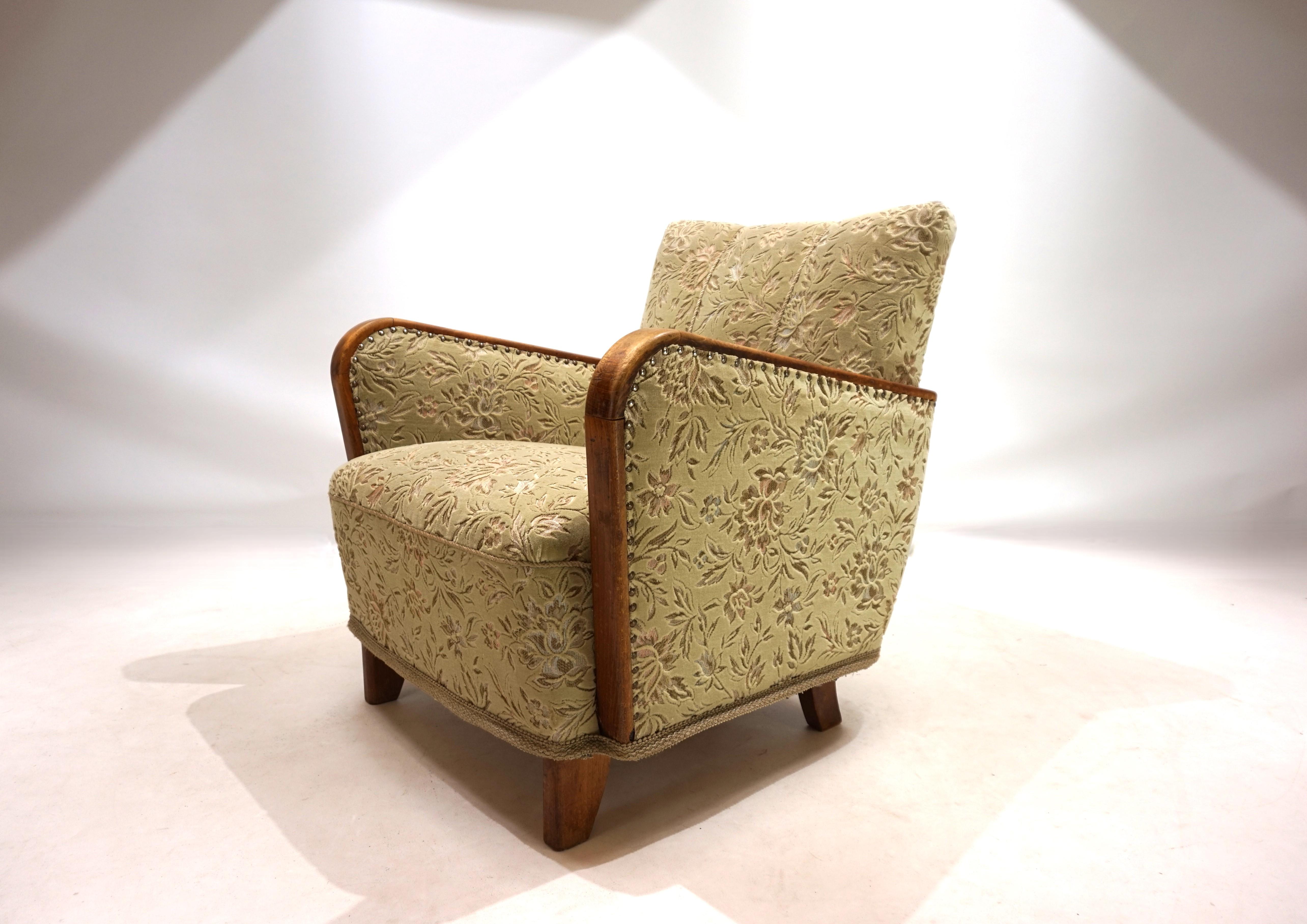 Art Deco jacquard velvet lounge chair, 1930 For Sale 4
