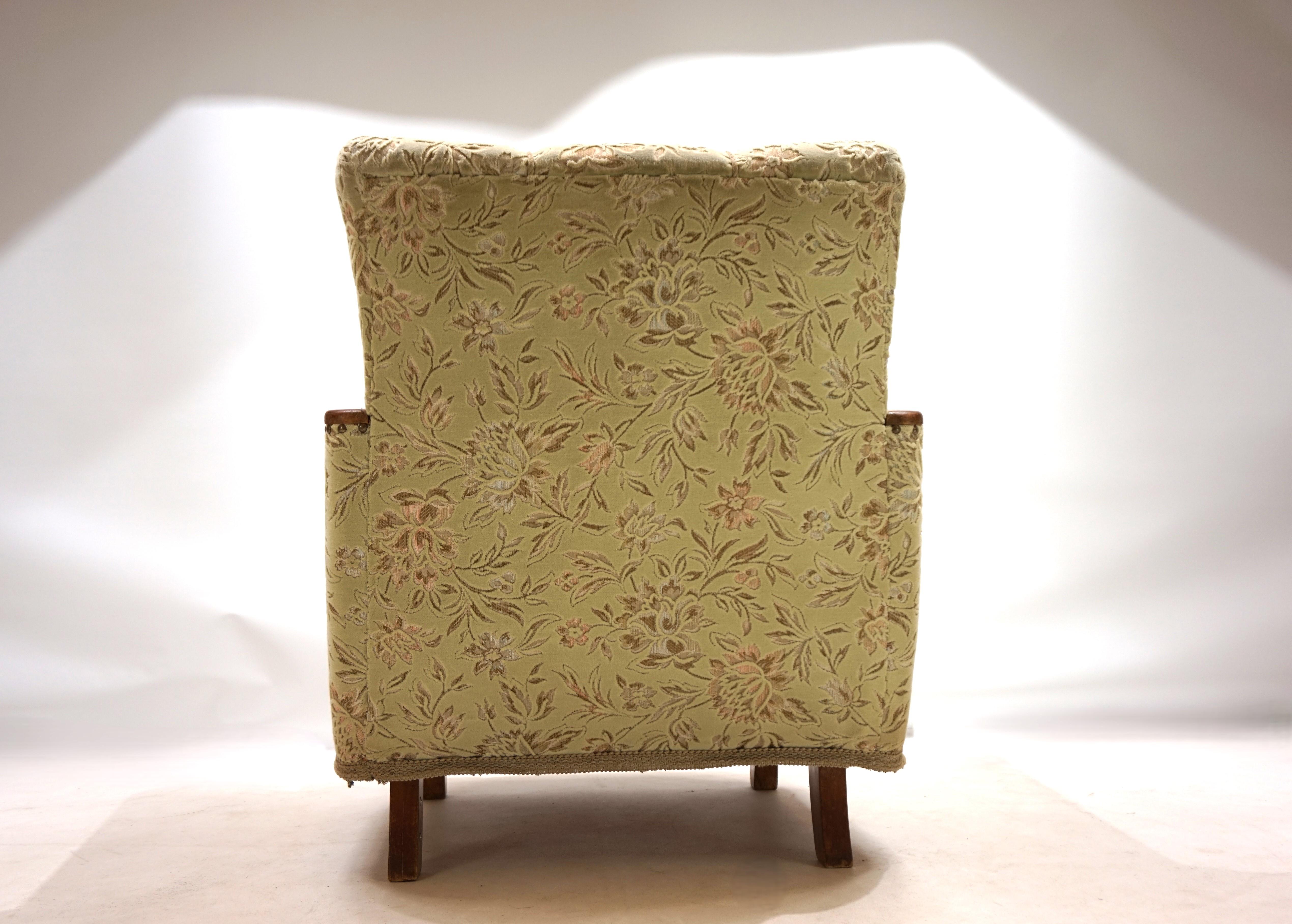 Mid-20th Century Art Deco jacquard velvet lounge chair, 1930 For Sale