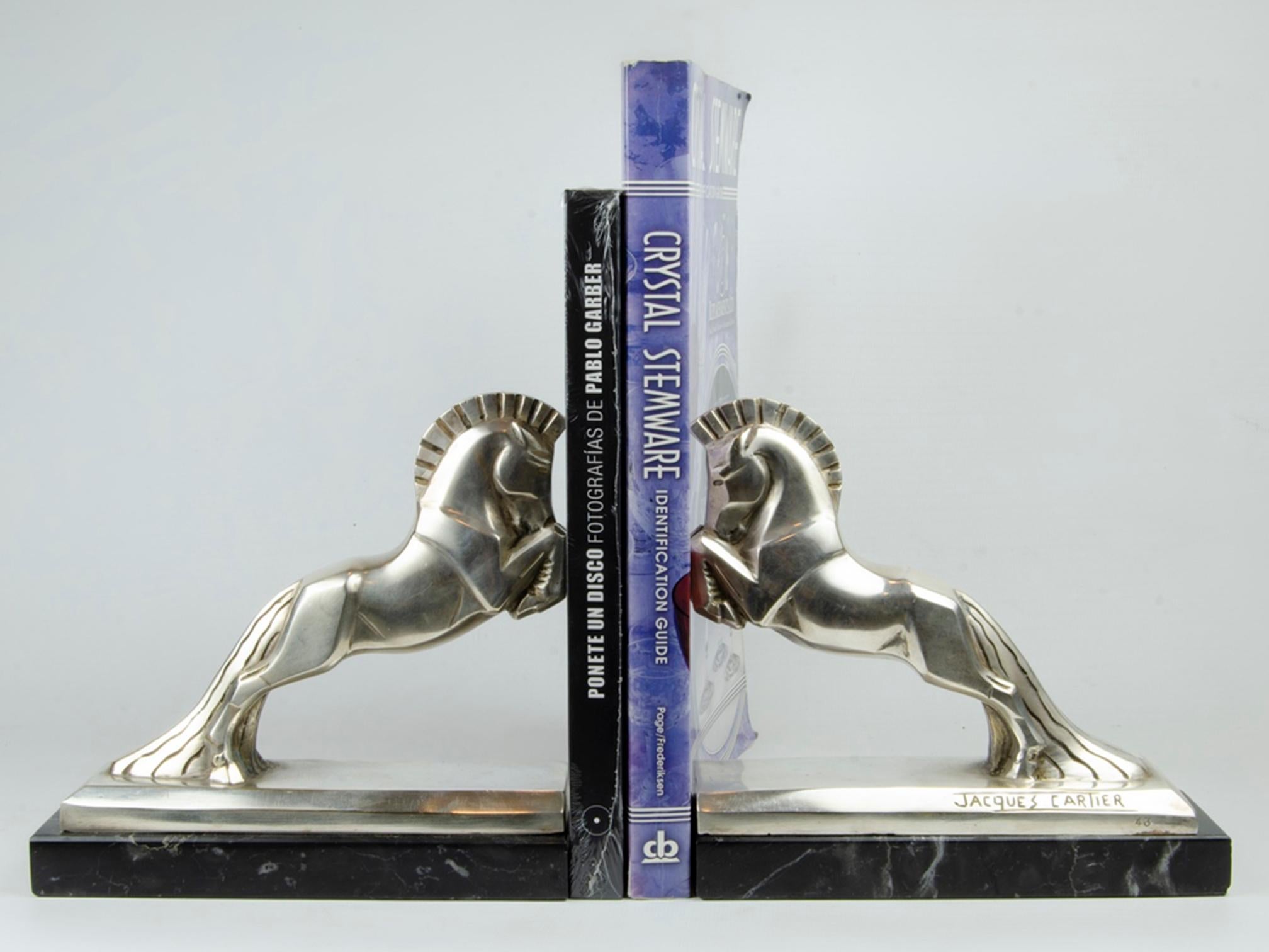Art déco Serre-livres Art Déco cheval Jacques Cartier, sculpture en bronze, vers 1930, France en vente