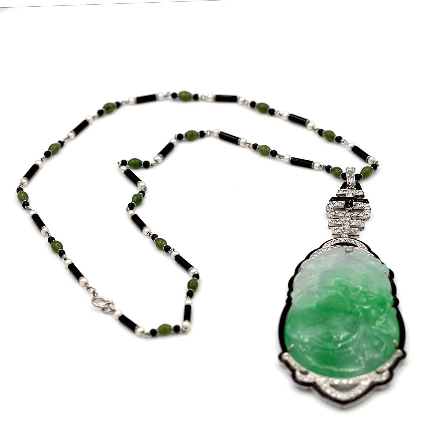 Art Deco Jade and Diamond Necklace In Excellent Condition For Sale In New York, NY