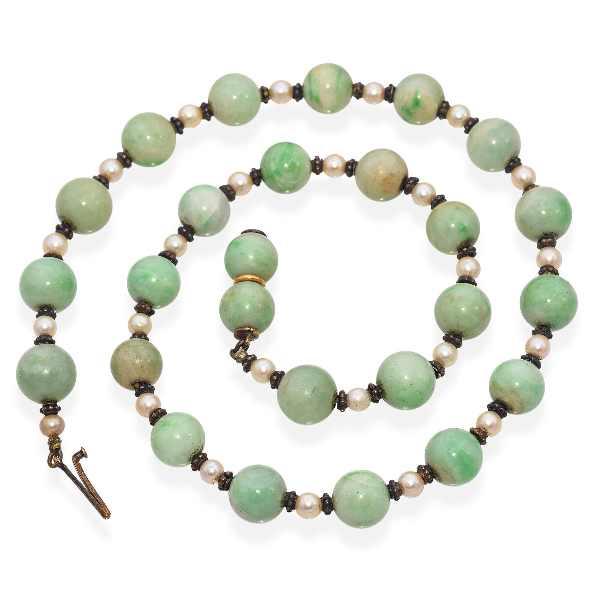 Art Deco Jade and Pearl with Silver Beaded Strand Necklace In Good Condition For Sale In New York, NY