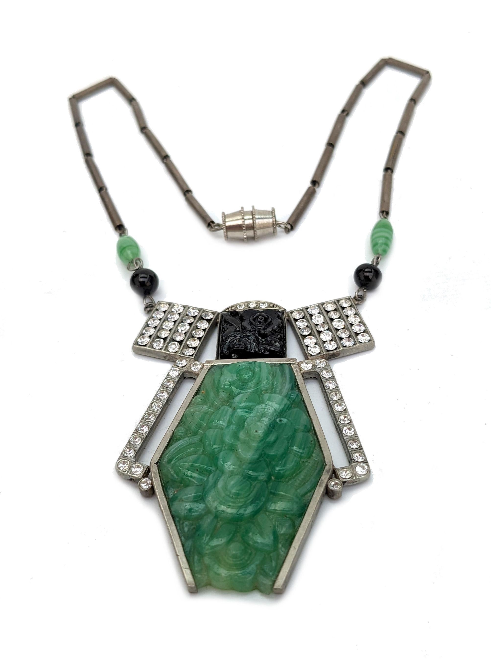 For your consideration is this fabulously stylish Art Deco necklace, dating to the early 1930's. Very much in the style of Jacob Bengal a very collectible German jewellery maker/designer. This necklace is in lovely condition with no damage to note.