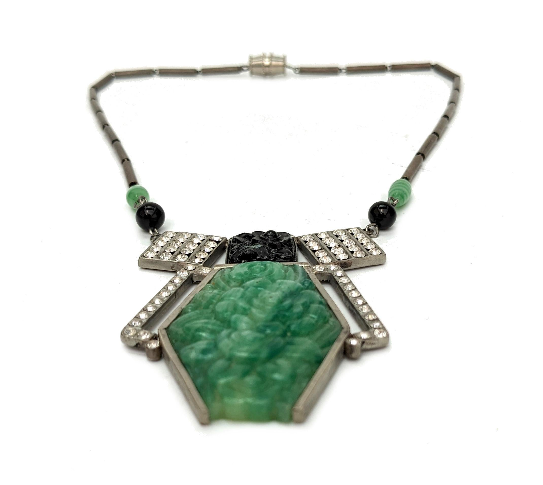Art Deco Jade & black Glass Ladies Necklace, c1930 2