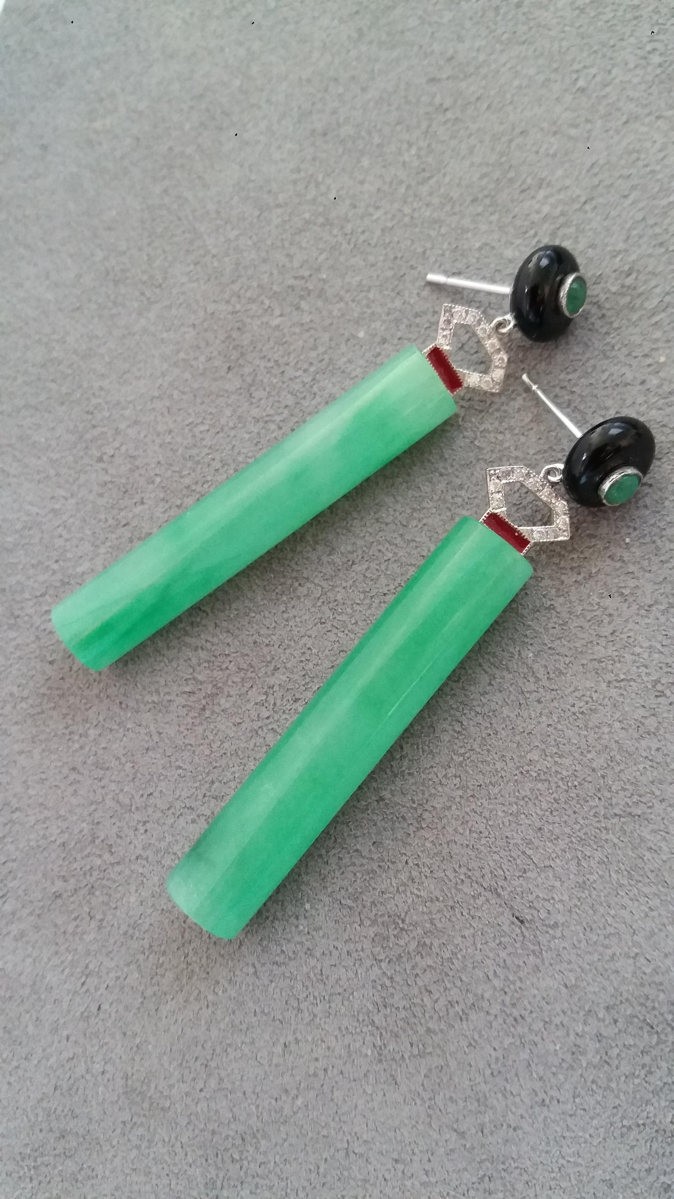 Art Deco Style Jade Cylinders Gold Diamonds Emeralds Red Enamel Dangle Earrings In Good Condition For Sale In Bangkok, TH