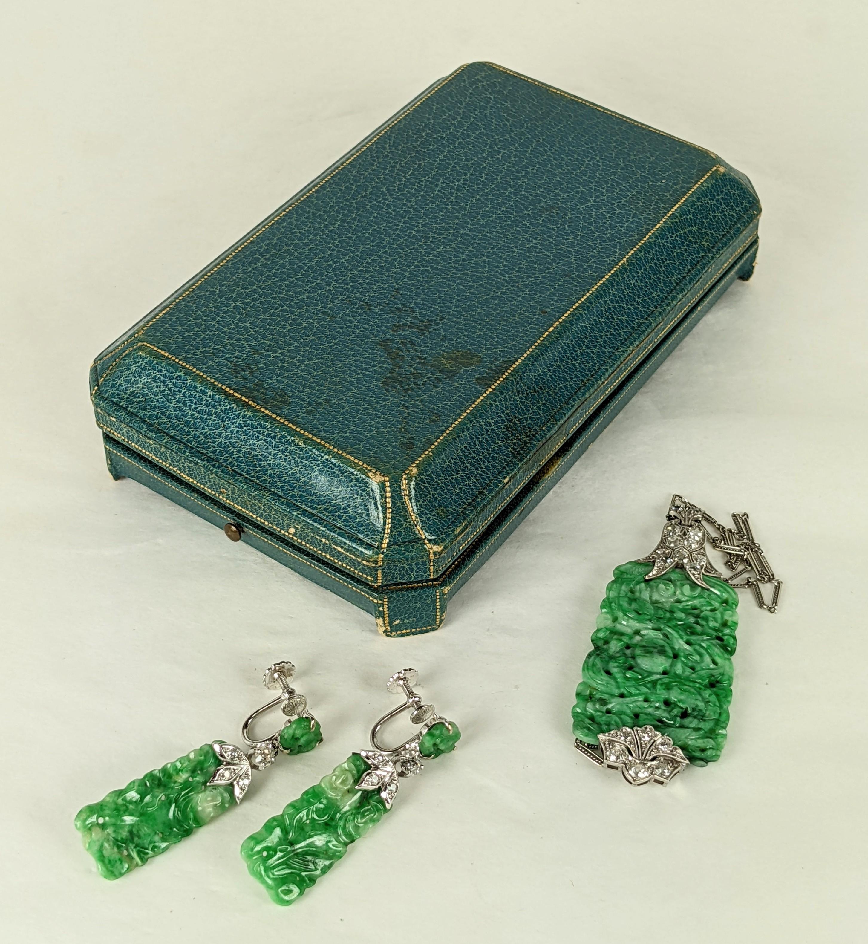 Pendentif Art déco en jade et diamants en vente 7