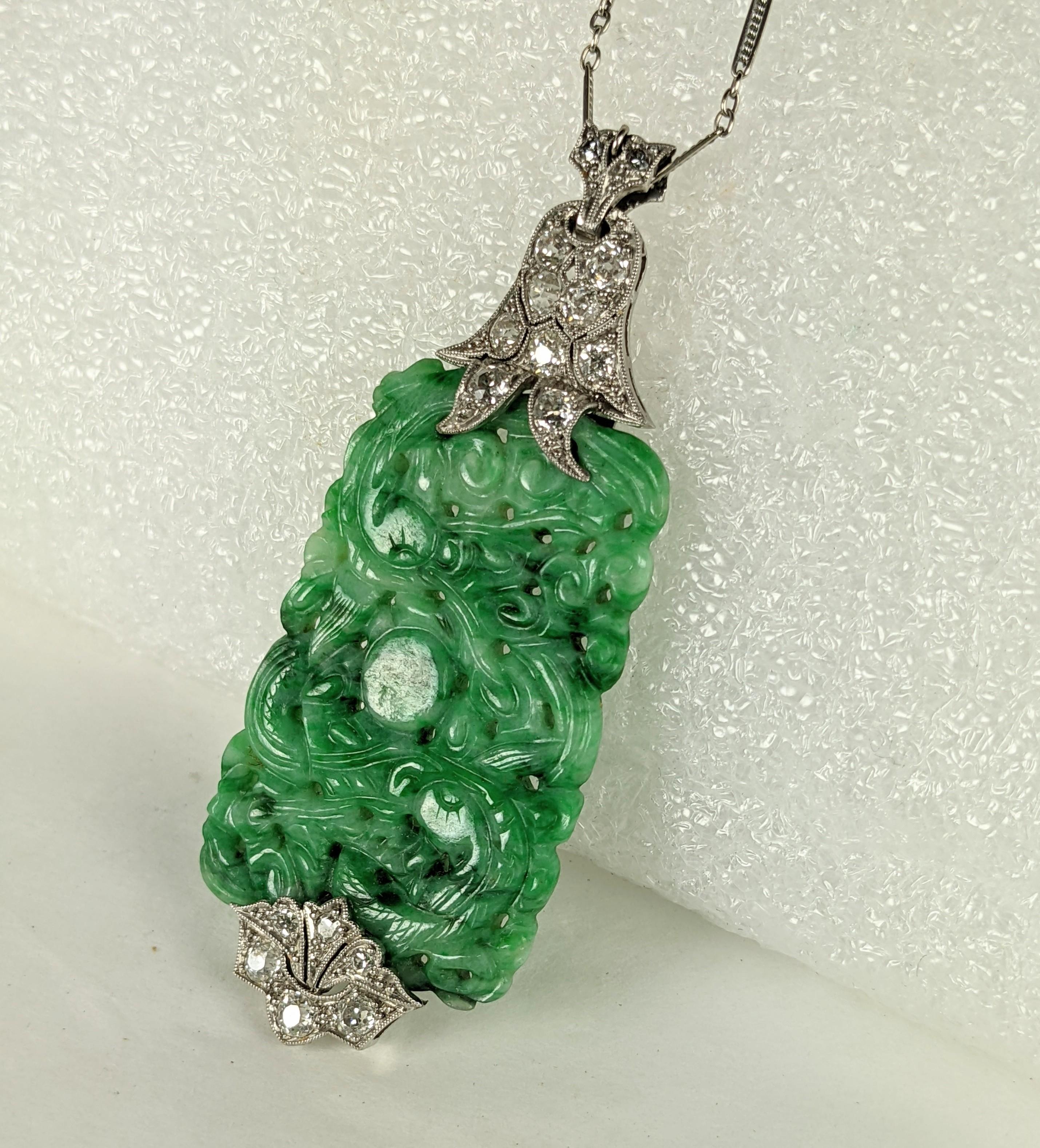 Pendentif Art déco en jade et diamants en vente 3