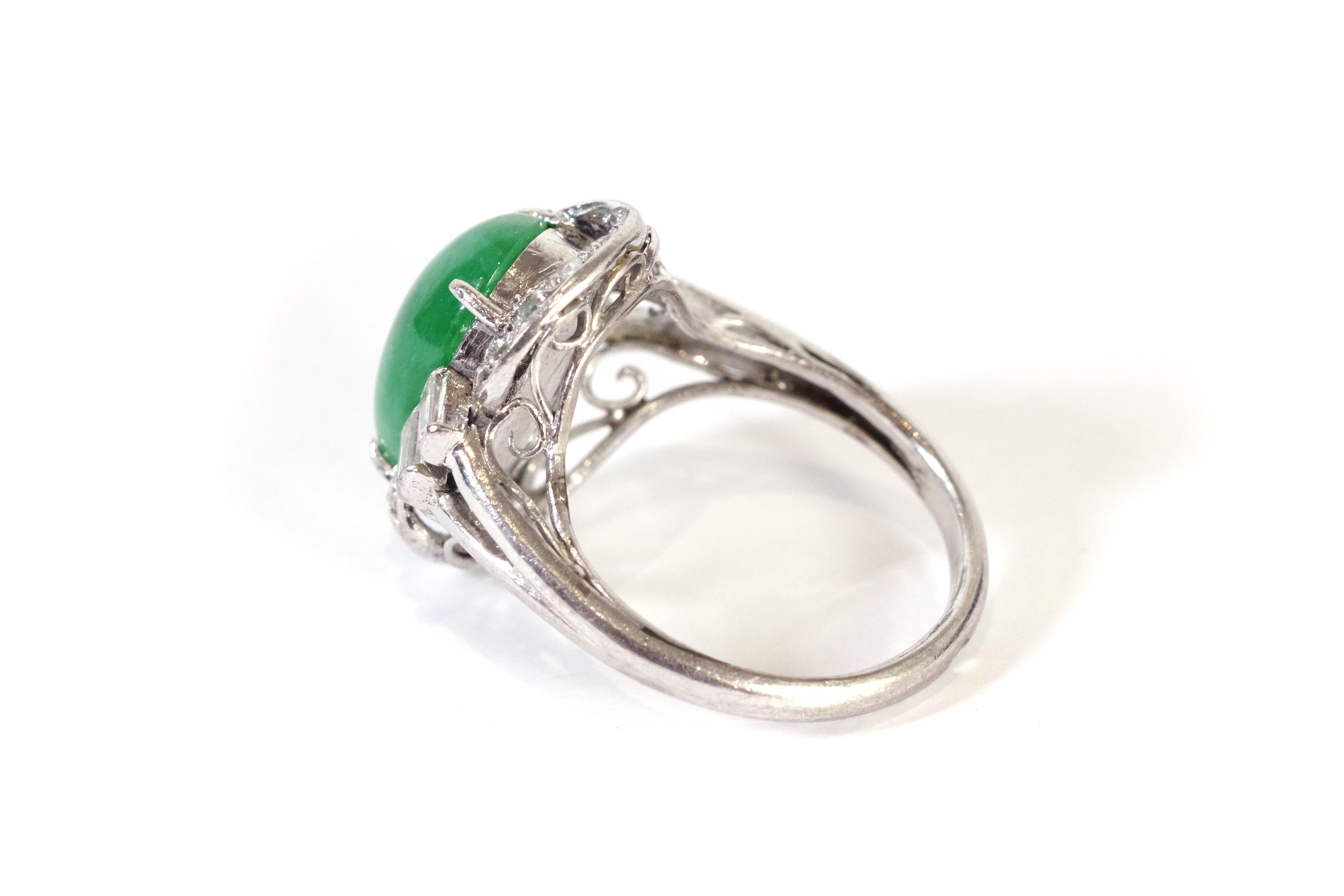 Women's Art Deco Jade diamond ring in 14 karat white gold For Sale