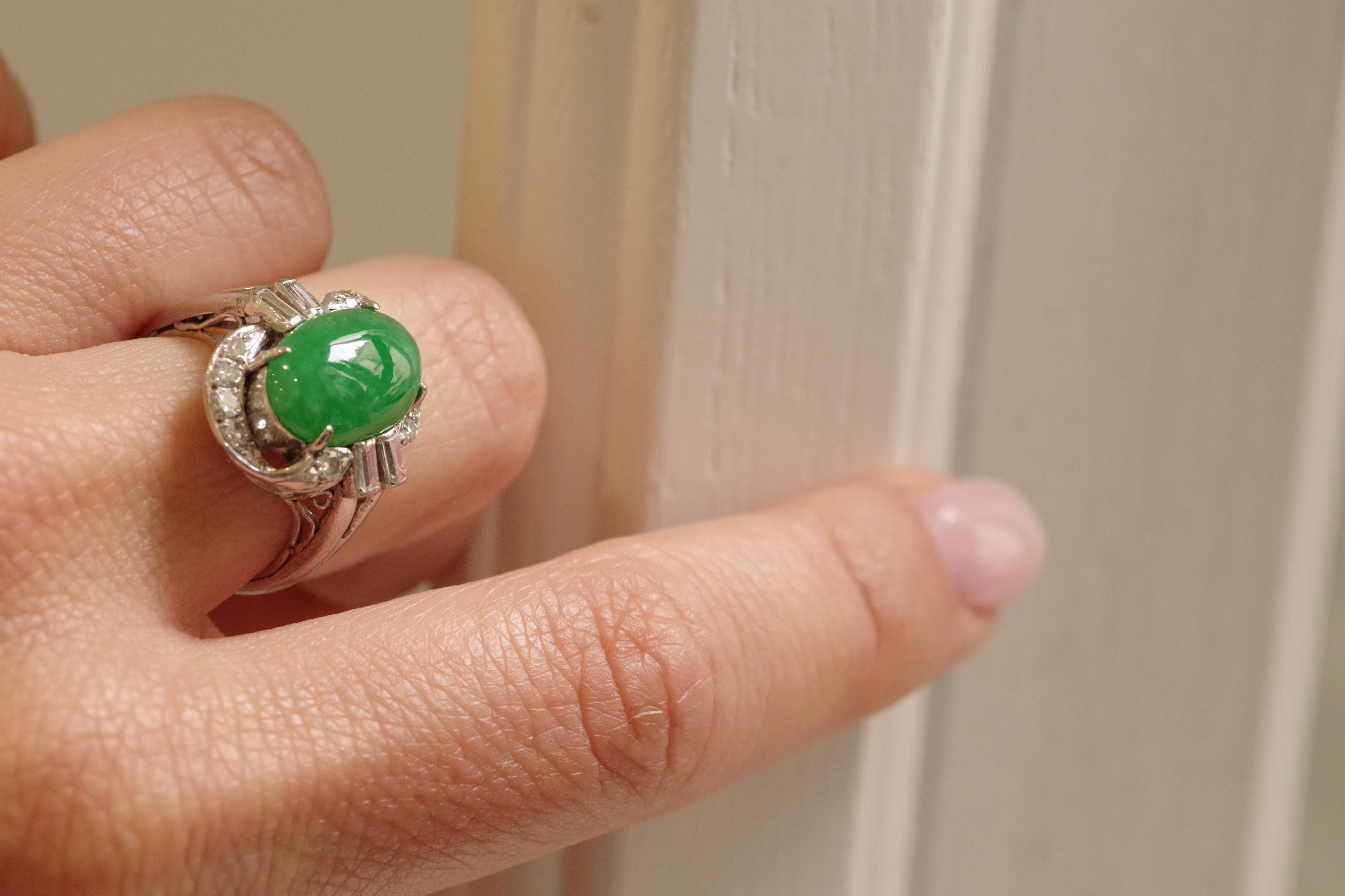 Art Deco Jade diamond ring in 14 karat white gold For Sale 2