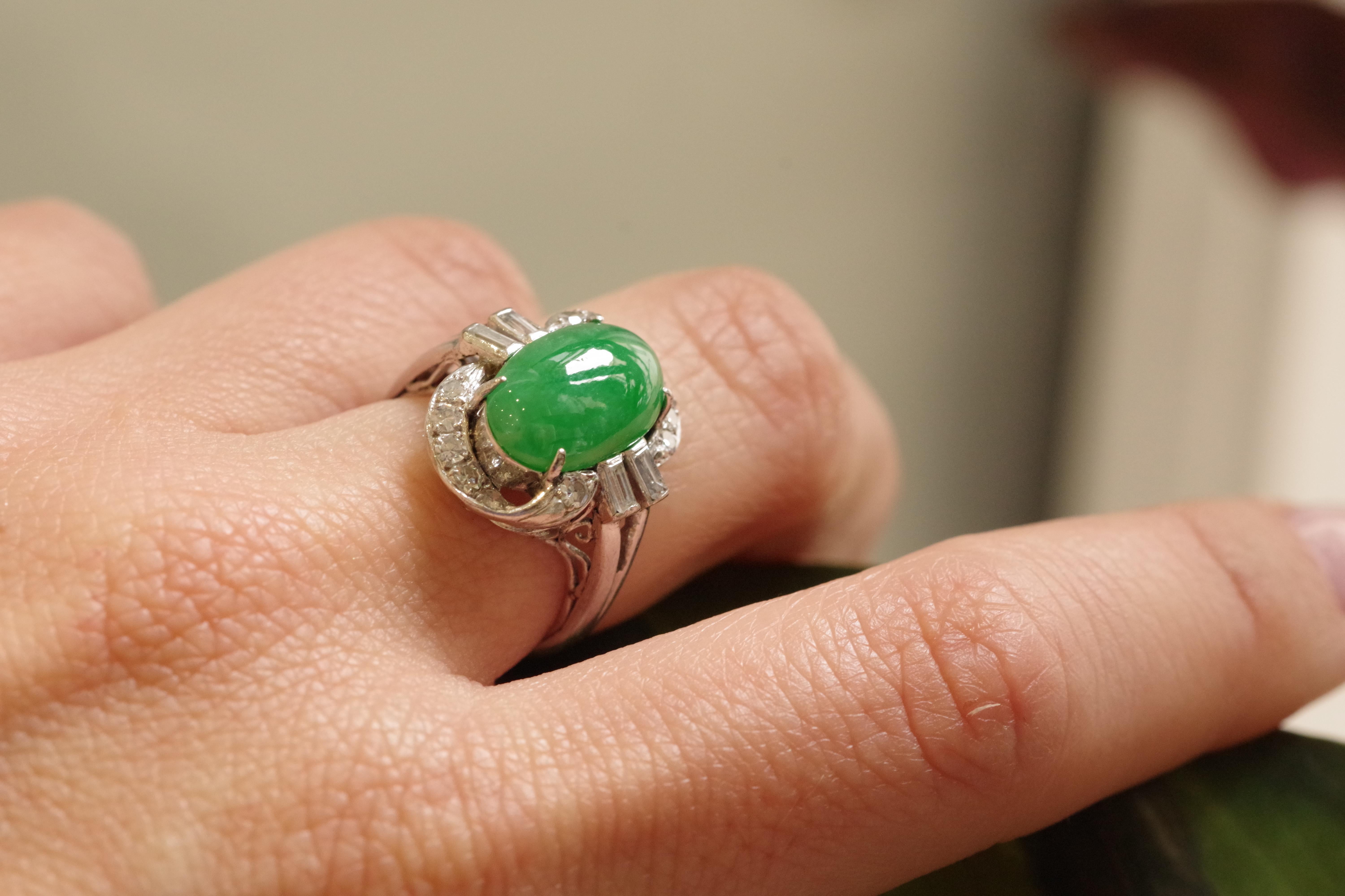 Art Deco Jade diamond ring in 14 karat white gold For Sale 3