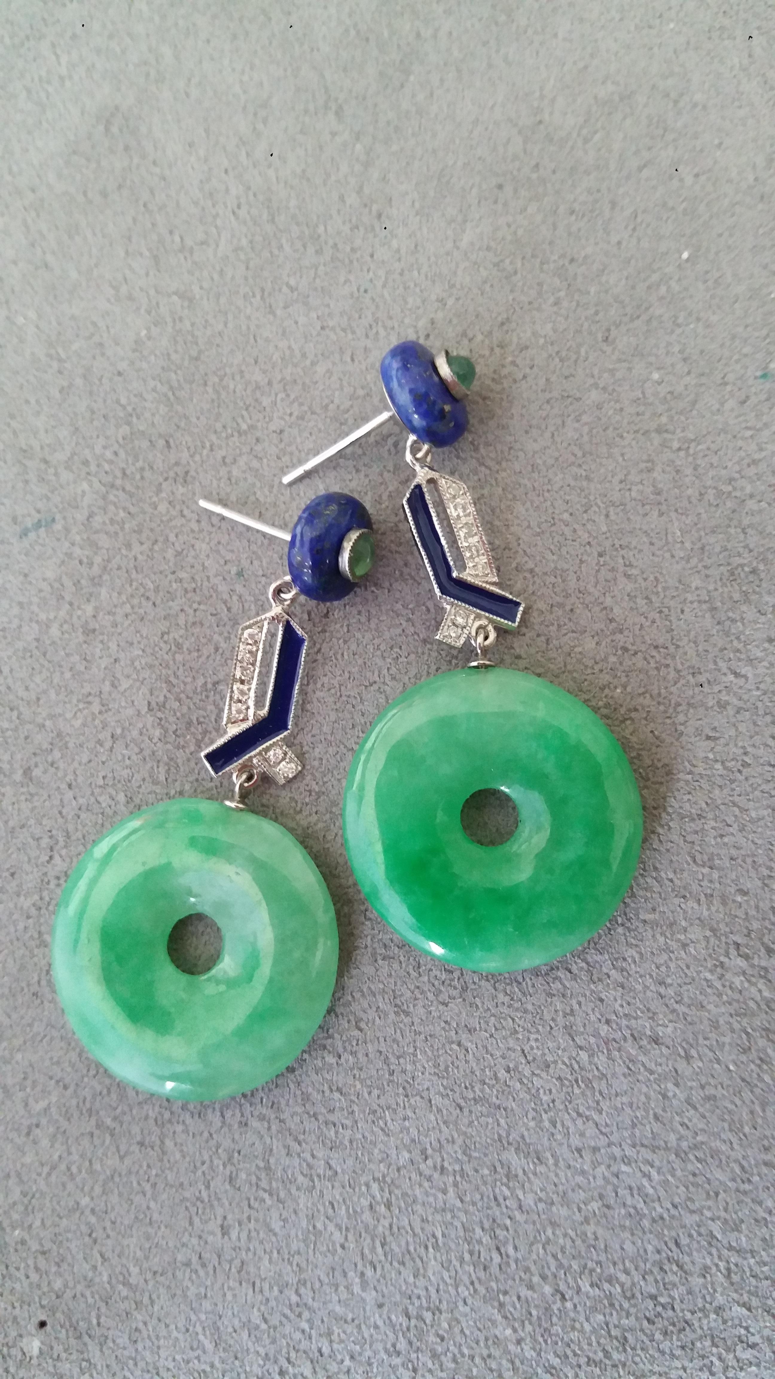 Boucles d'oreilles Art déco en jade, donut, lapis-lazuli, émeraudes, diamants et émail bleu Bon état - En vente à Bangkok, TH
