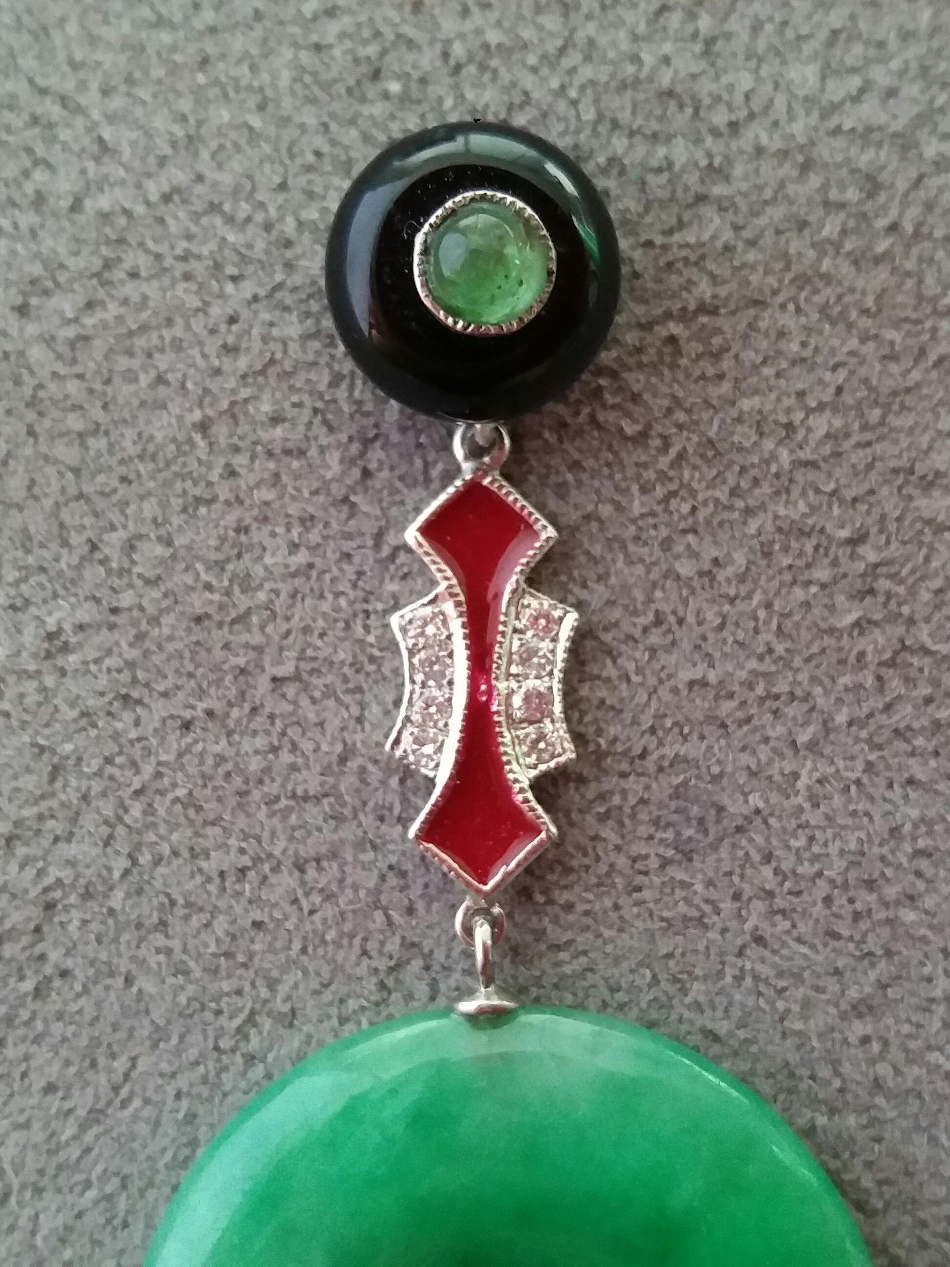 Tops are 2 round black onix of 10 mm in diameter with small emerald round cabochons in the center,middle part in white gold,small full cut diamonds and red enamel,the bottom parts are 2 Jade donuts
Length 47 mm
Width 21 mm
Weight 8 grams
In 1978 our