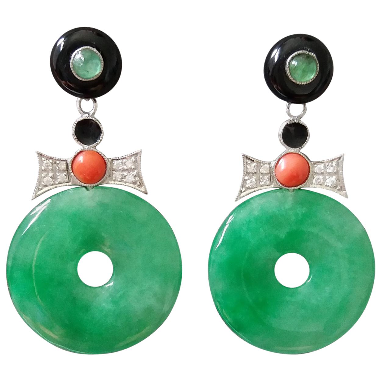 Orecchini in stile Art Deco in giada, oro, diamanti, smeraldi Onix e smalto nero in vendita