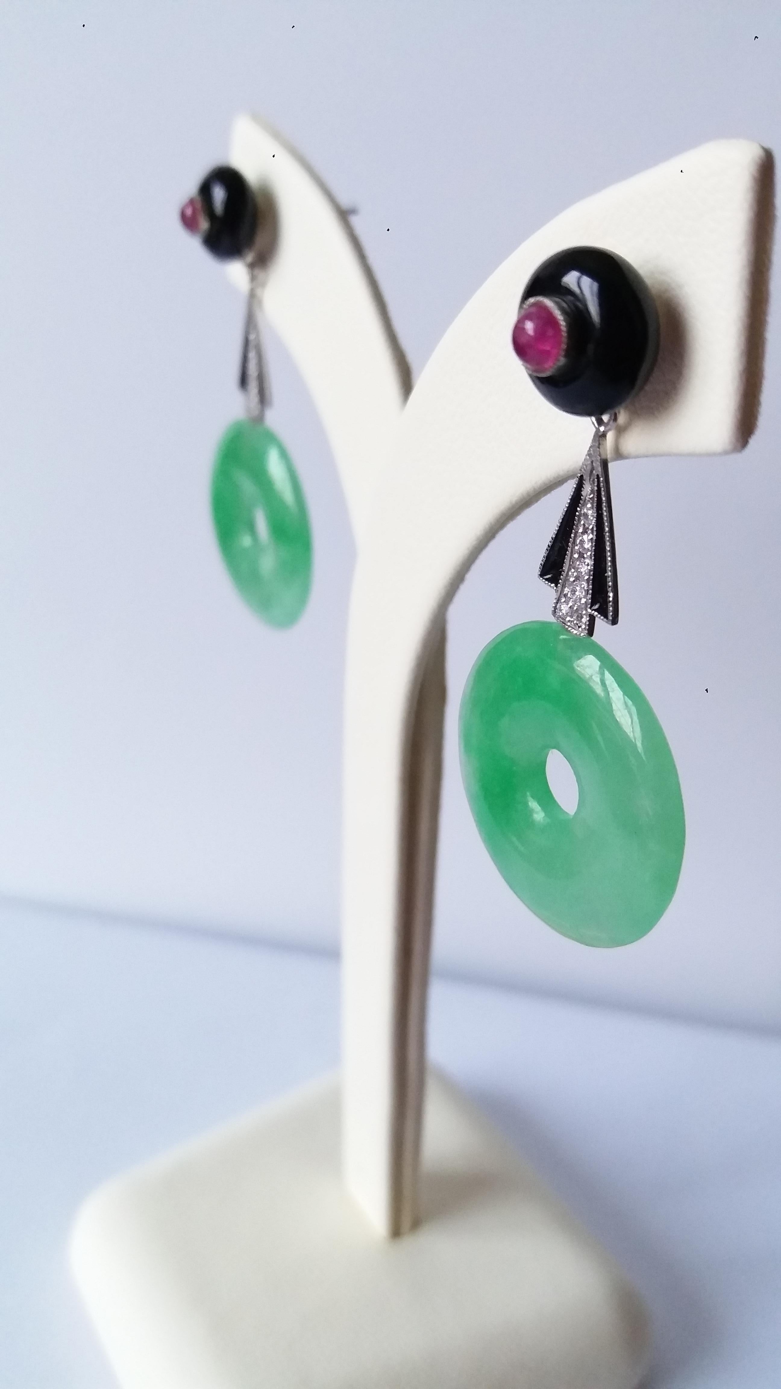 Art Deco Stil Jade Donuts Gold Diamanten Rubine und schwarze Emaille Ohrhänger im Zustand „Hervorragend“ in Bangkok, TH