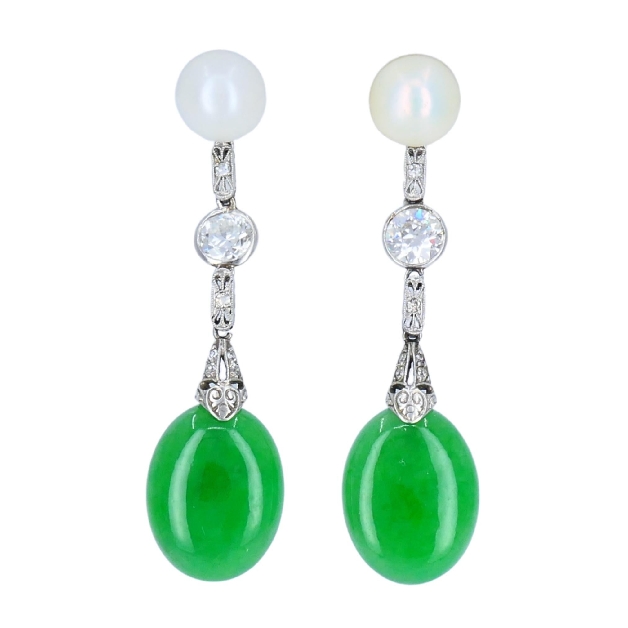 Art Deco Jade Ohrringe Platin Perlen Old European Cut Diamanten Estate Jewelry im Angebot