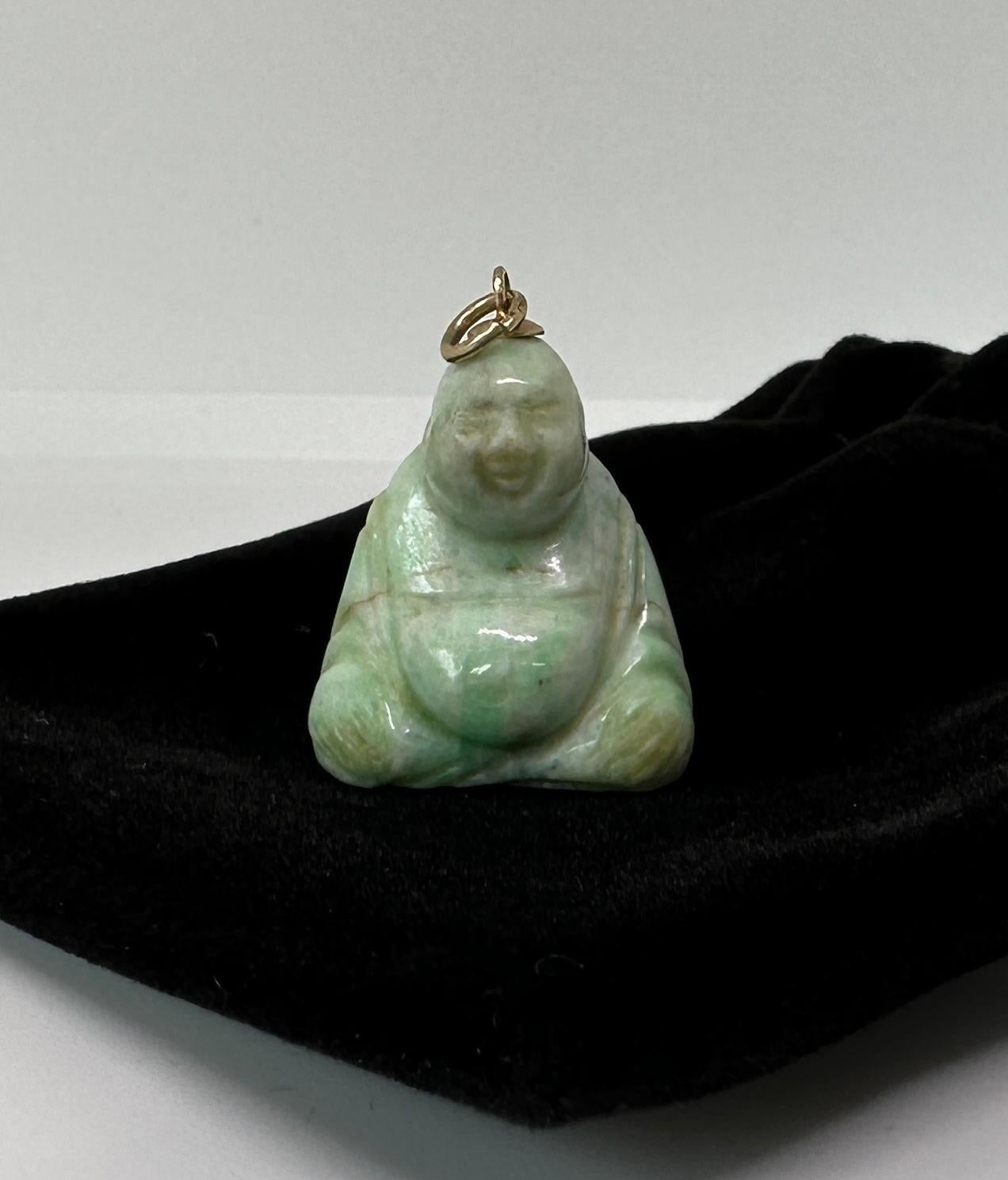 Taille portrait Collier pendentif Bouddha cloche en or 14 carats et jade, style Art déco en vente