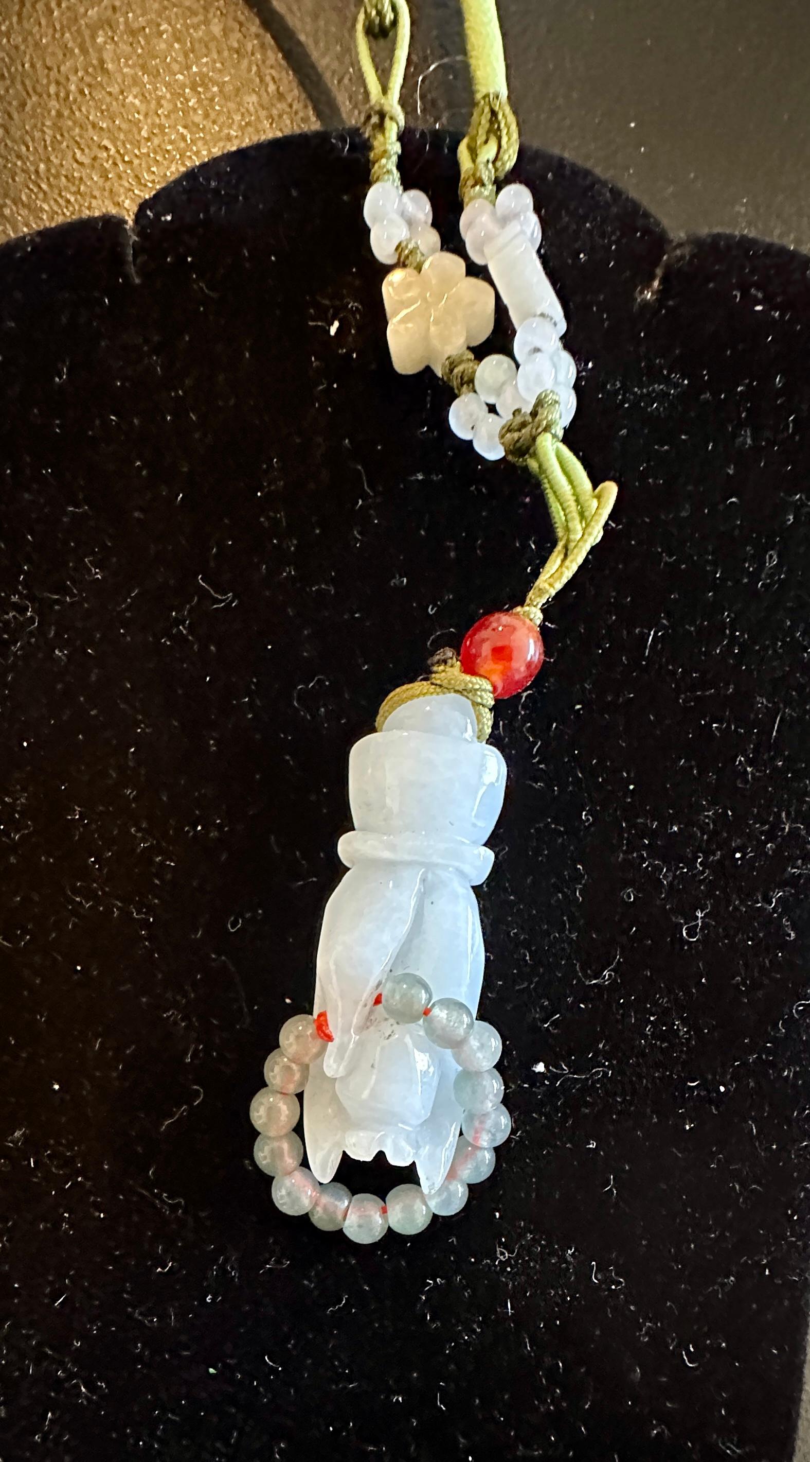 Art Déco Collana di giada Figa a mano con fiori di frutta in seta cinese Arte Antiques in vendita
