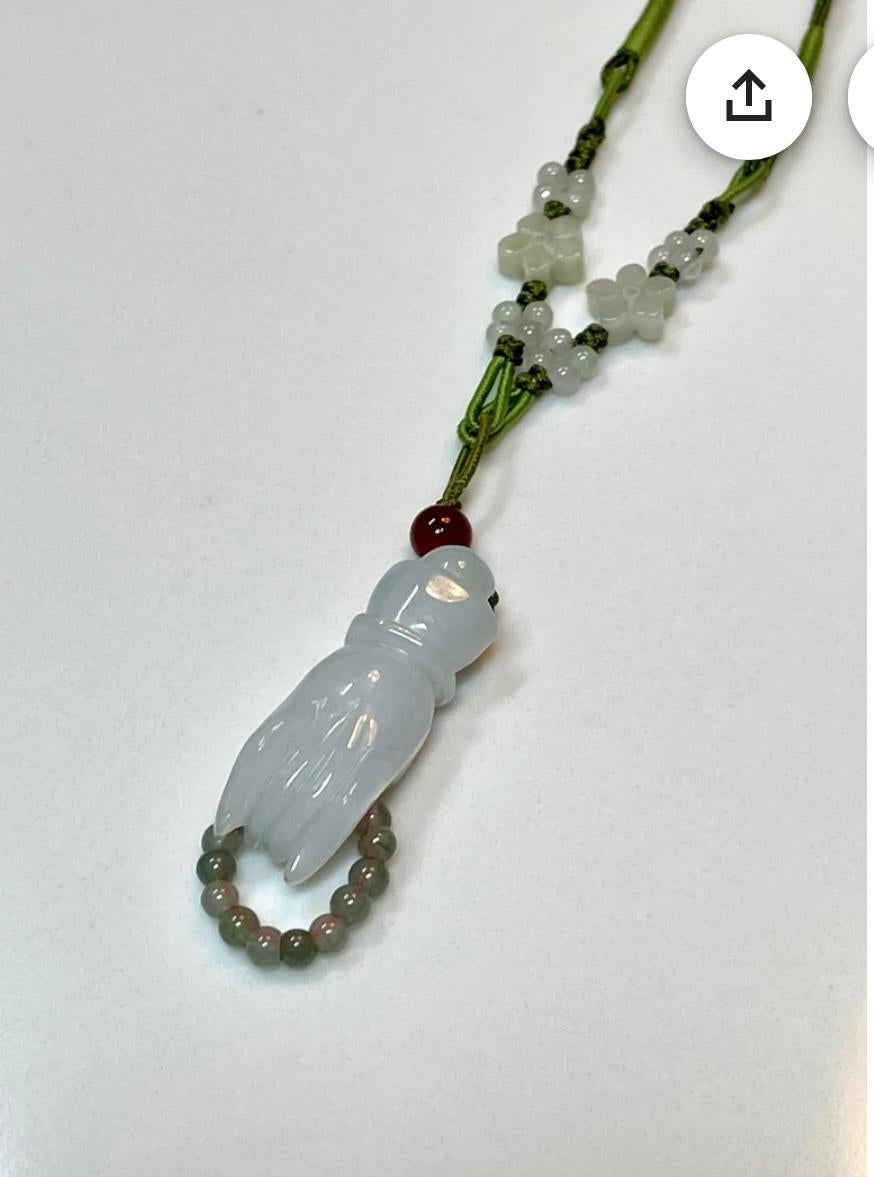 Collana di giada Figa a mano con fiori di frutta in seta cinese Arte Antiques in vendita 1