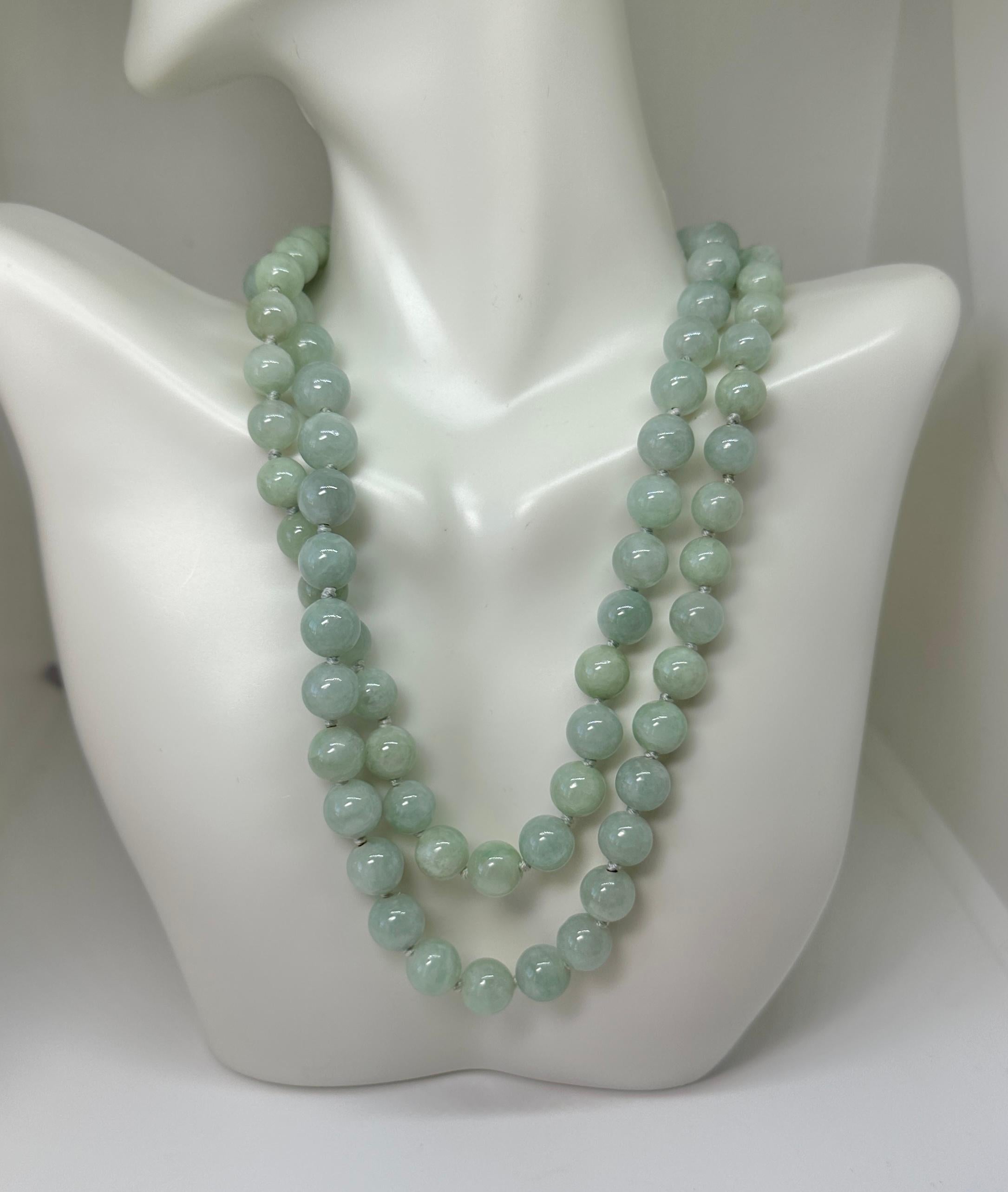 Women's or Men's Art Deco Jade Necklace 30 Inches 14 Karat Yellow Gold 10mm Jade Beads For Sale