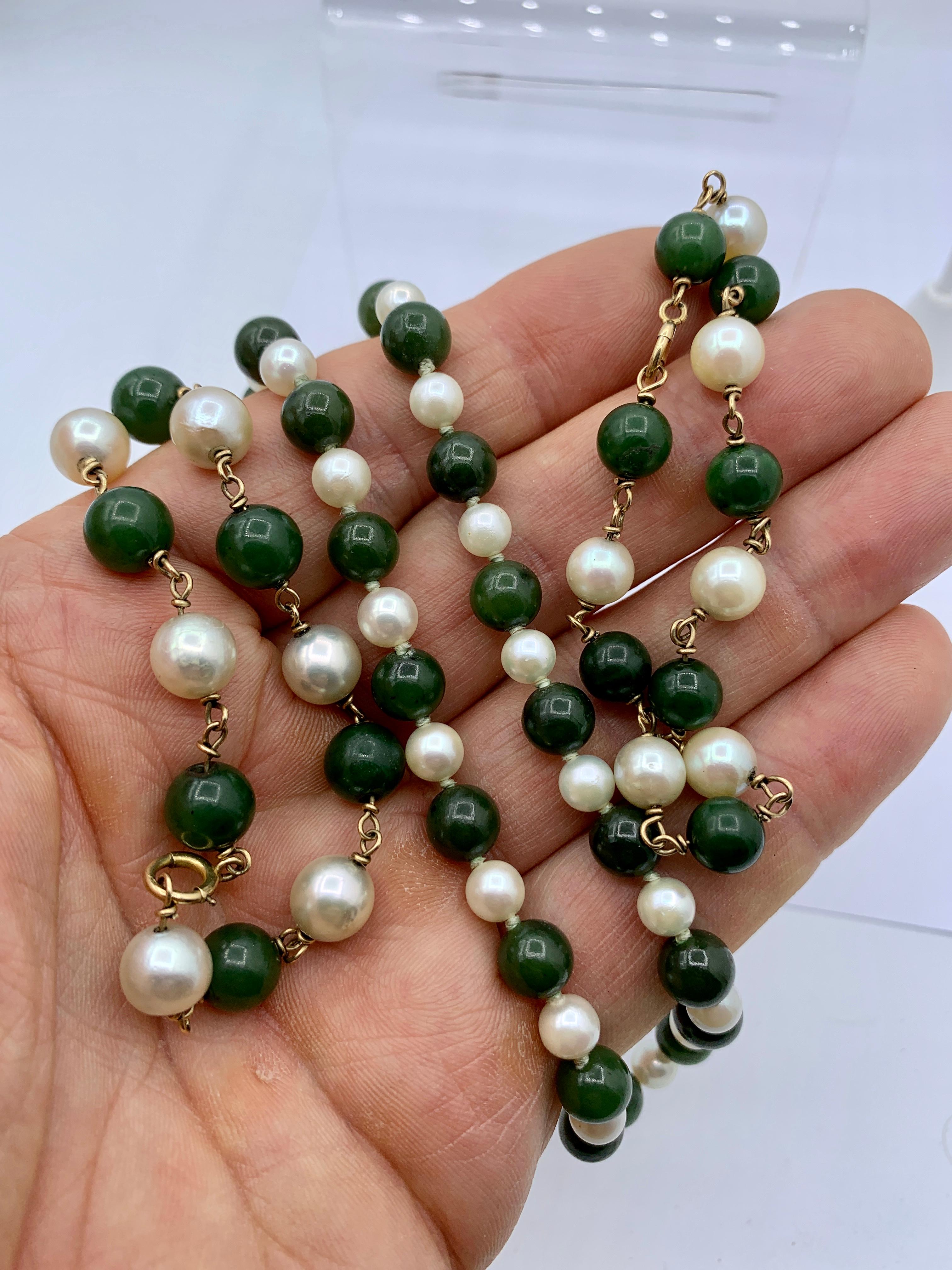 Art Deco Jade Pearl Necklace and Two Bracelets Set 14 Karat Yellow Gold In Excellent Condition For Sale In New York, NY