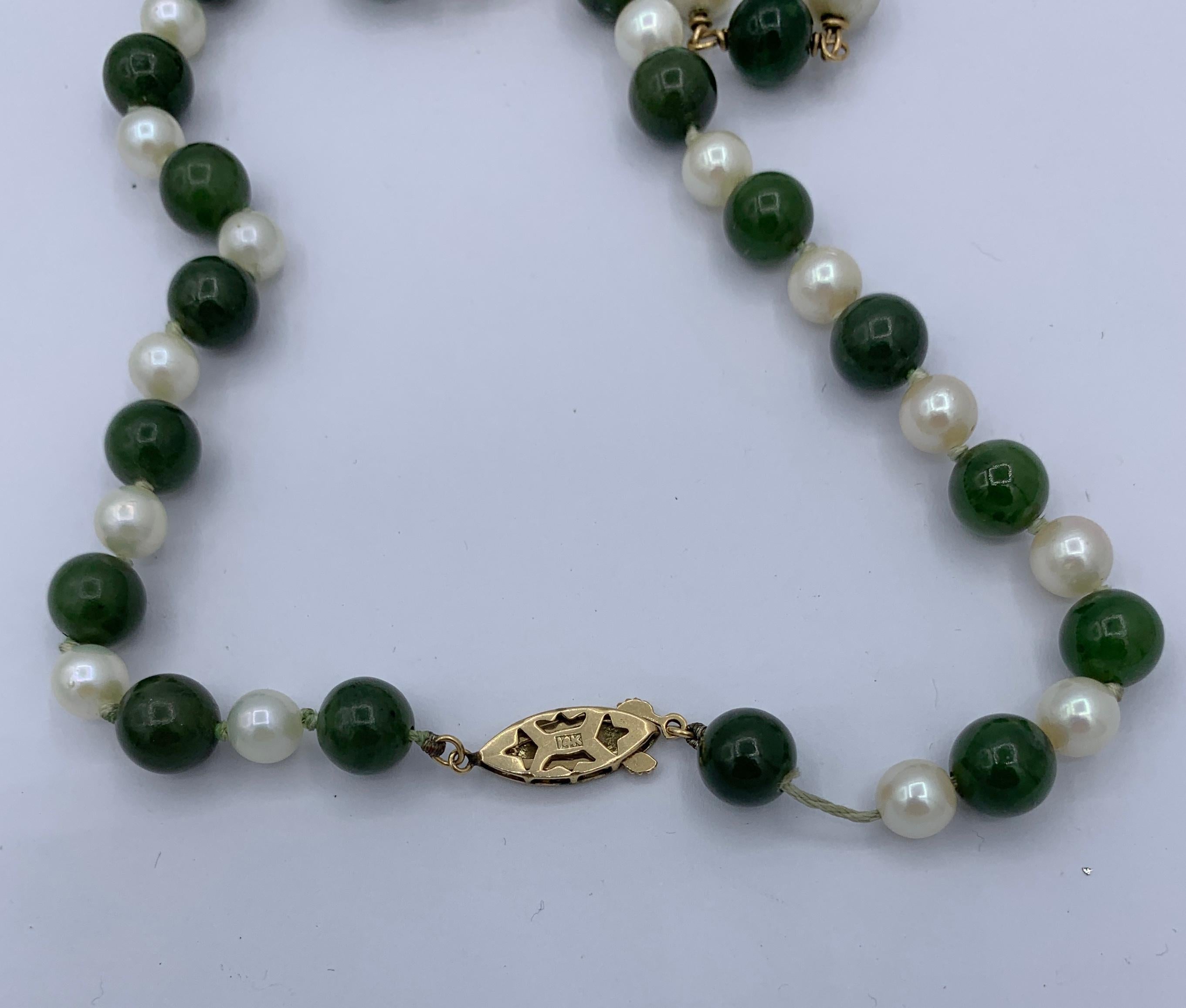 Art Deco Jade Pearl Necklace and Two Bracelets Set 14 Karat Yellow Gold For Sale 3