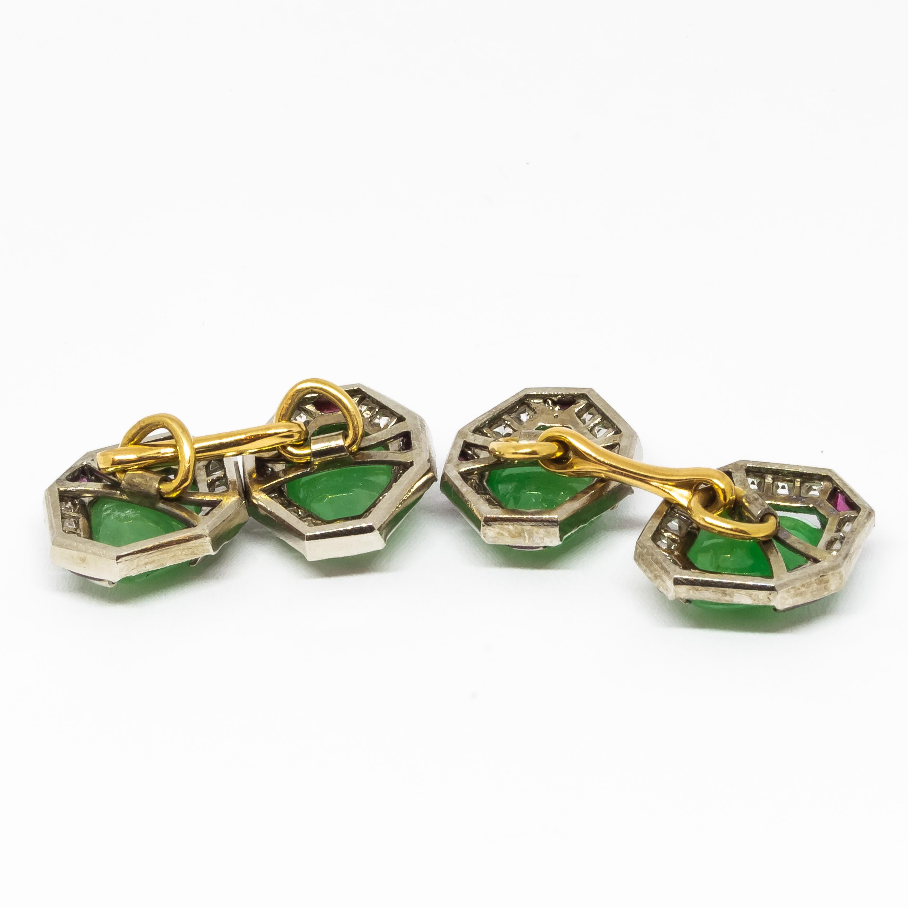 Art Deco Manschettenknöpfe aus Jade, Rubin und Diamanten (Cabochon) im Angebot