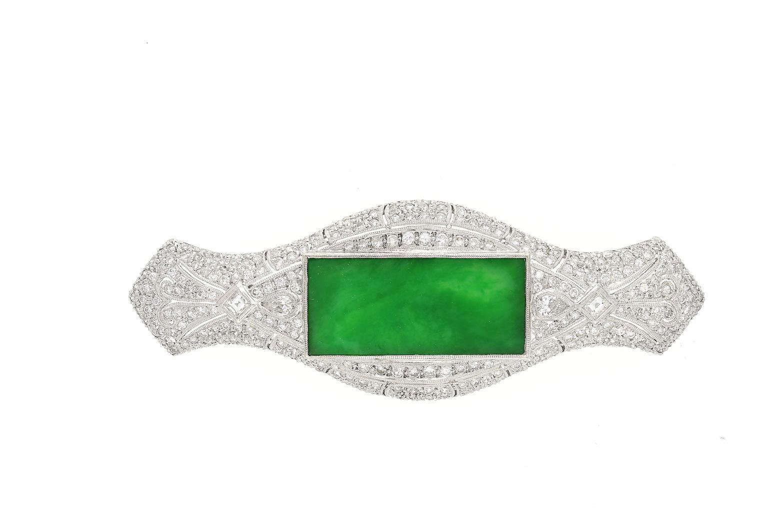 Art Deco Jadeite and Diamond Brooch Pin 18K White Gold In Excellent Condition For Sale In Miami, FL