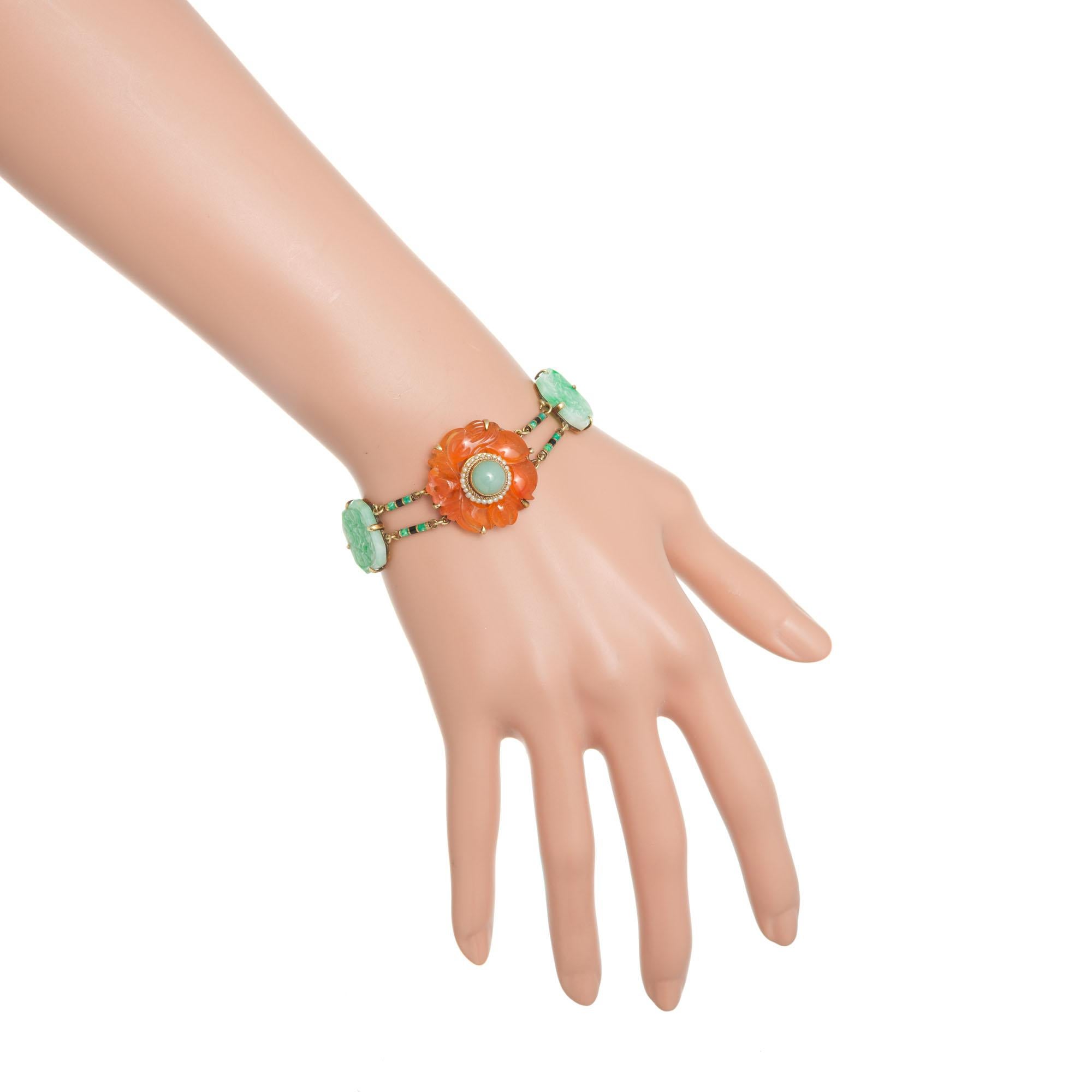 Donna Bracciale Art Deco in giadeite, perle di giada e corniola in oro in vendita