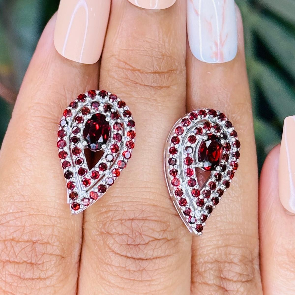Art Deco Style January Birthstone Garnet Stud Silver Earring for Graduation Gitf In New Condition For Sale In New York, NY