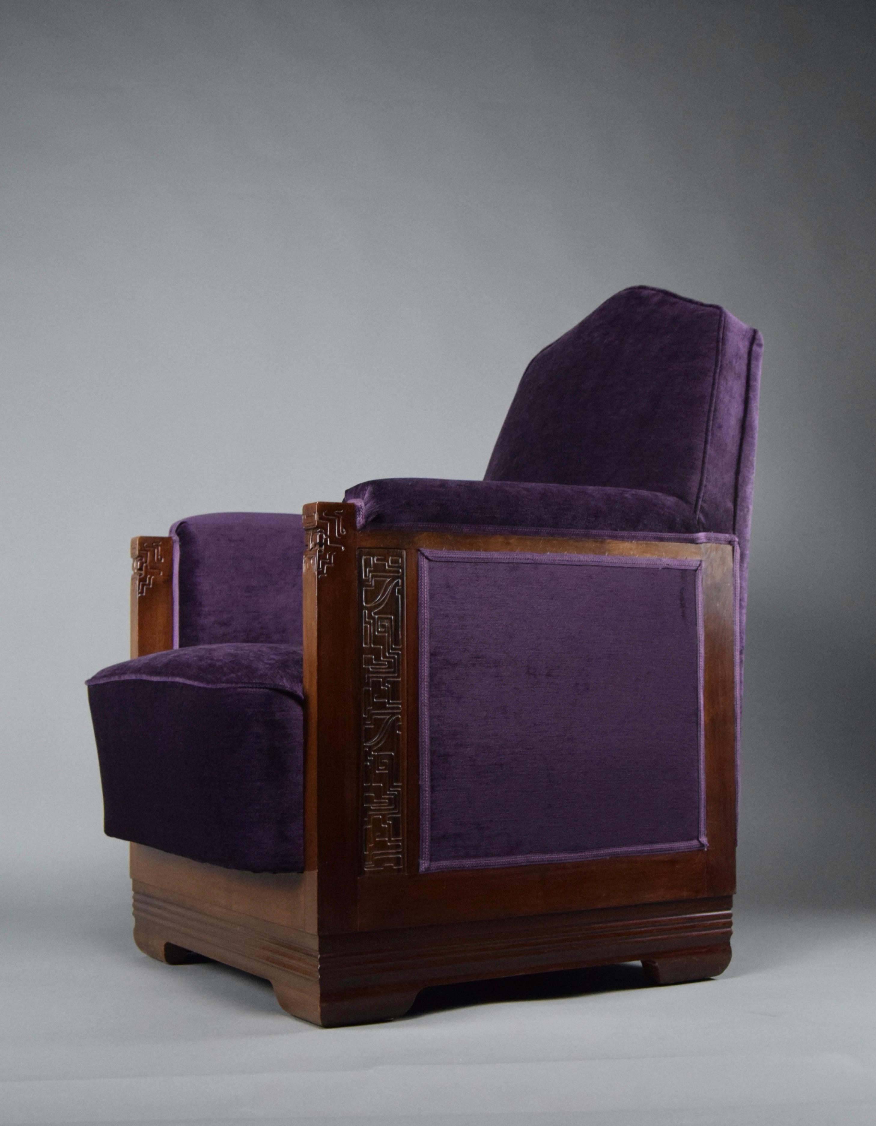 Sillón Art Decó de Madera de Jatoba y Terciopelo Morado mediados del siglo XX en venta