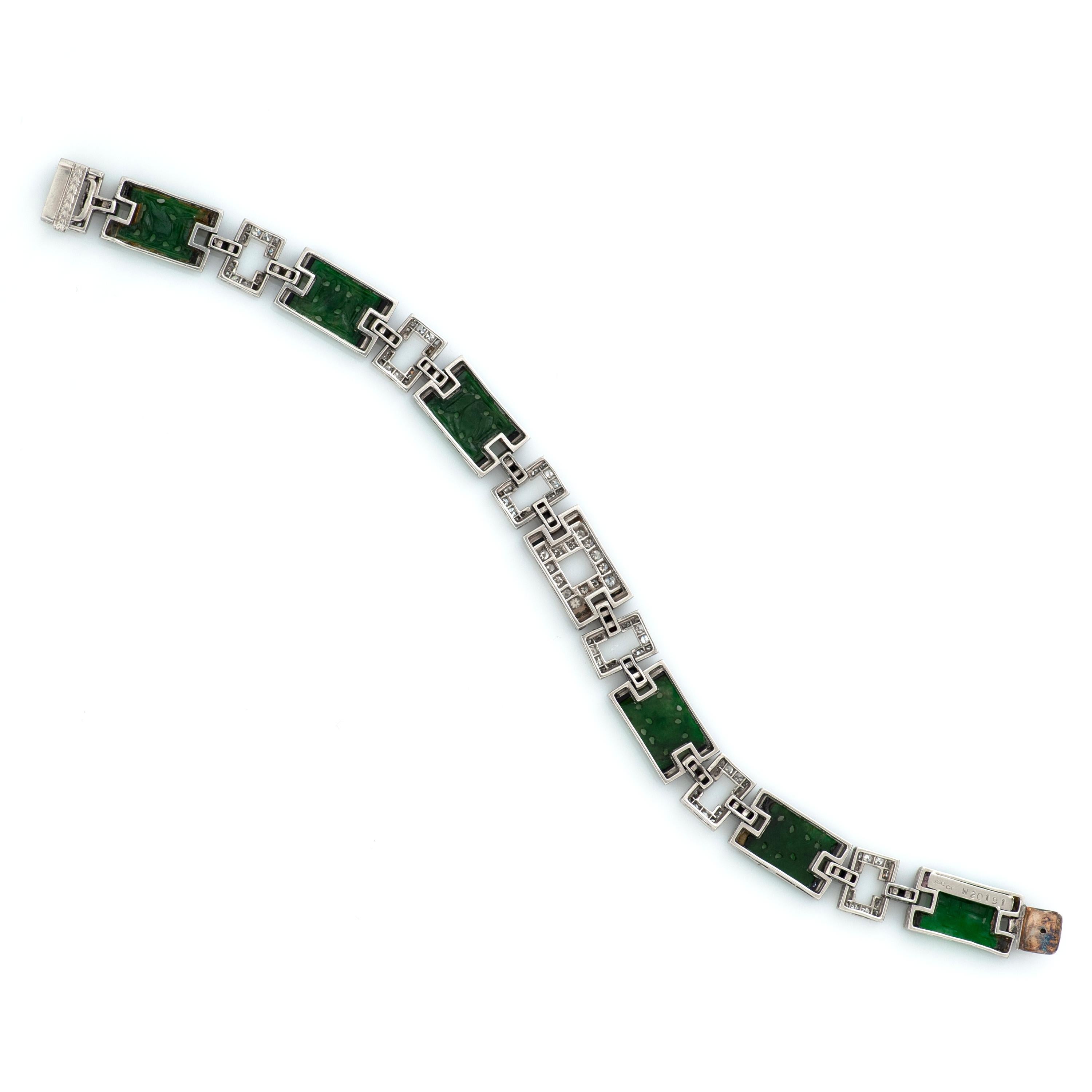 Art Déco J.E. Caldwell & Co. Armband aus Platin mit geschnitzter Jade, Onyx und Diamanten (Einfacher Schliff) im Angebot