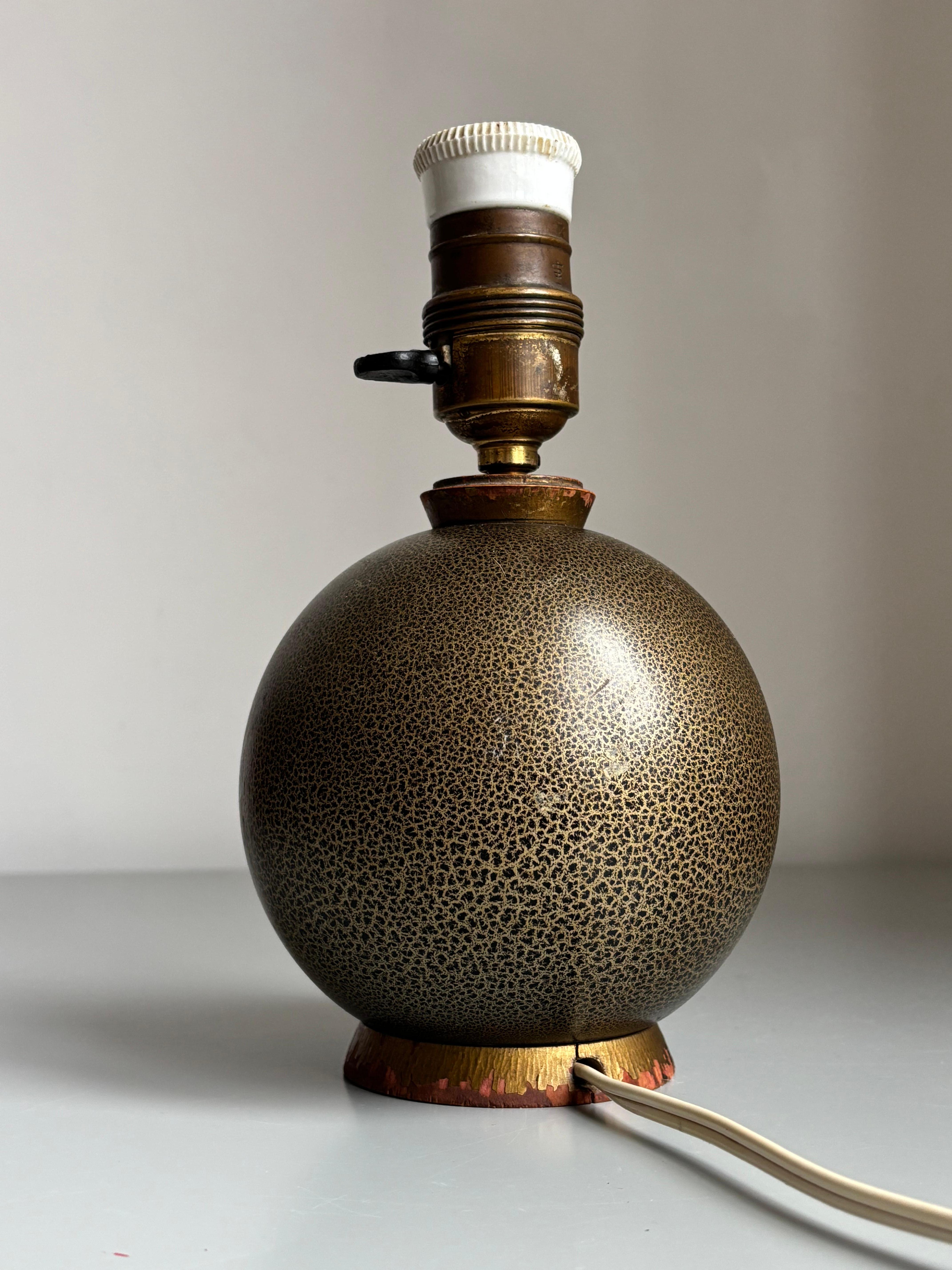 Lacquered Art Deco Jean Besnard Style Wooden Craquelé Table Lamp, 1920s For Sale