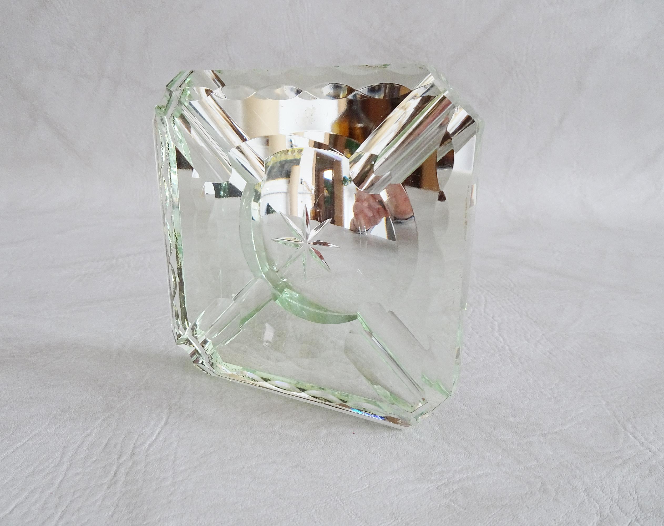 French ashtray by Jean Luce for Saint Gobain. Mirrored glass with facet cut with a wave shape and a central star in a square shape.

A great collector's item from Art Deco.