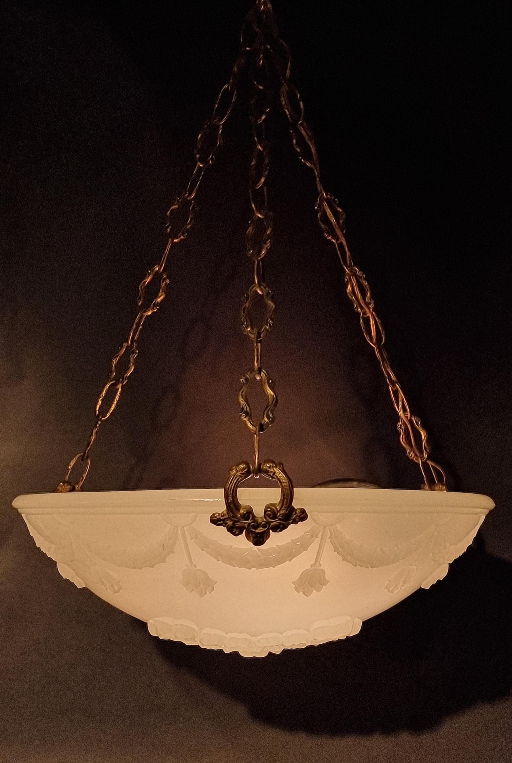 Jefferson Moonstone Glass Hanging Ceiling Lamp, English, 20th Century.

Relief Moulded With Floral Boss, Swag Borders,
With Three Gilt Metal Mounts and Suspension Chains,
Moulded Mark of Jefferson #6030.
Two Socket Fixture.

Dimensions:
Hangs 35