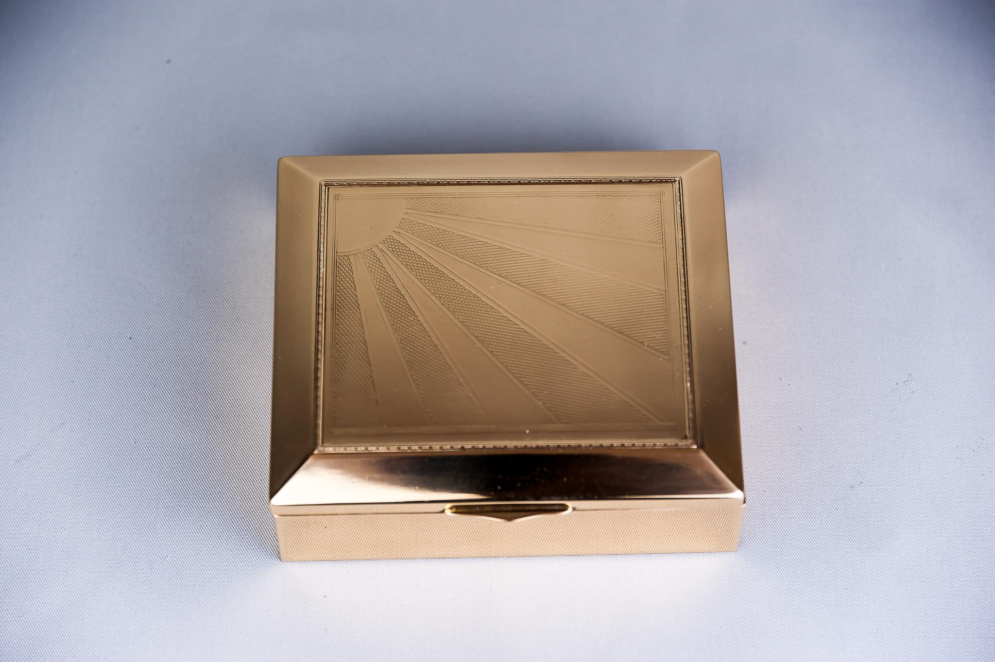 Art Deco jewelry box, 1920s
Original wood inside the box
polished and stove enameled.