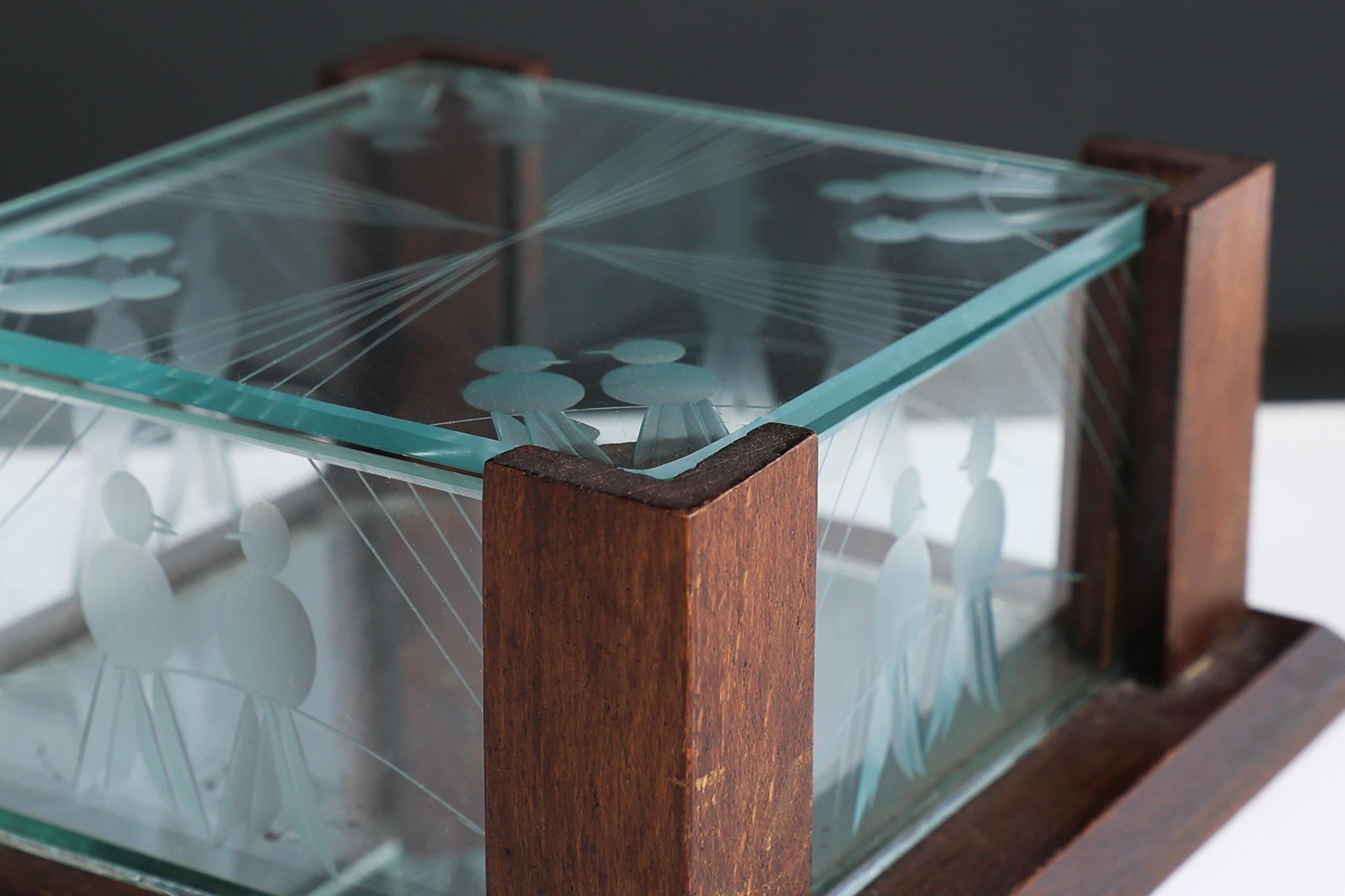 Art Deco jewelry box in facet cut glass and oak, France 1930s For Sale 3