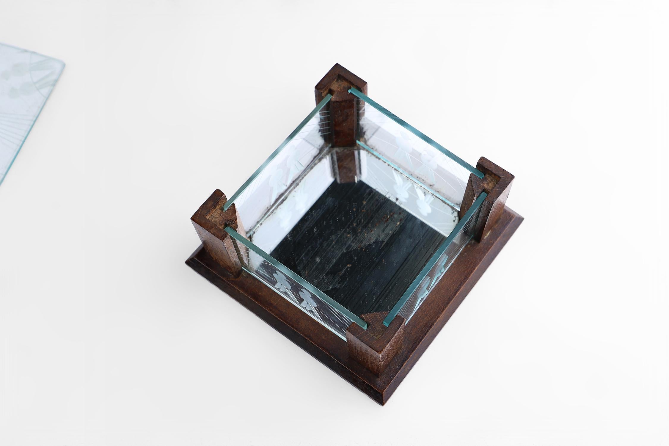 Art Deco jewelry box in facet cut glass and oak, France 1930s In Good Condition For Sale In Meulebeke, BE